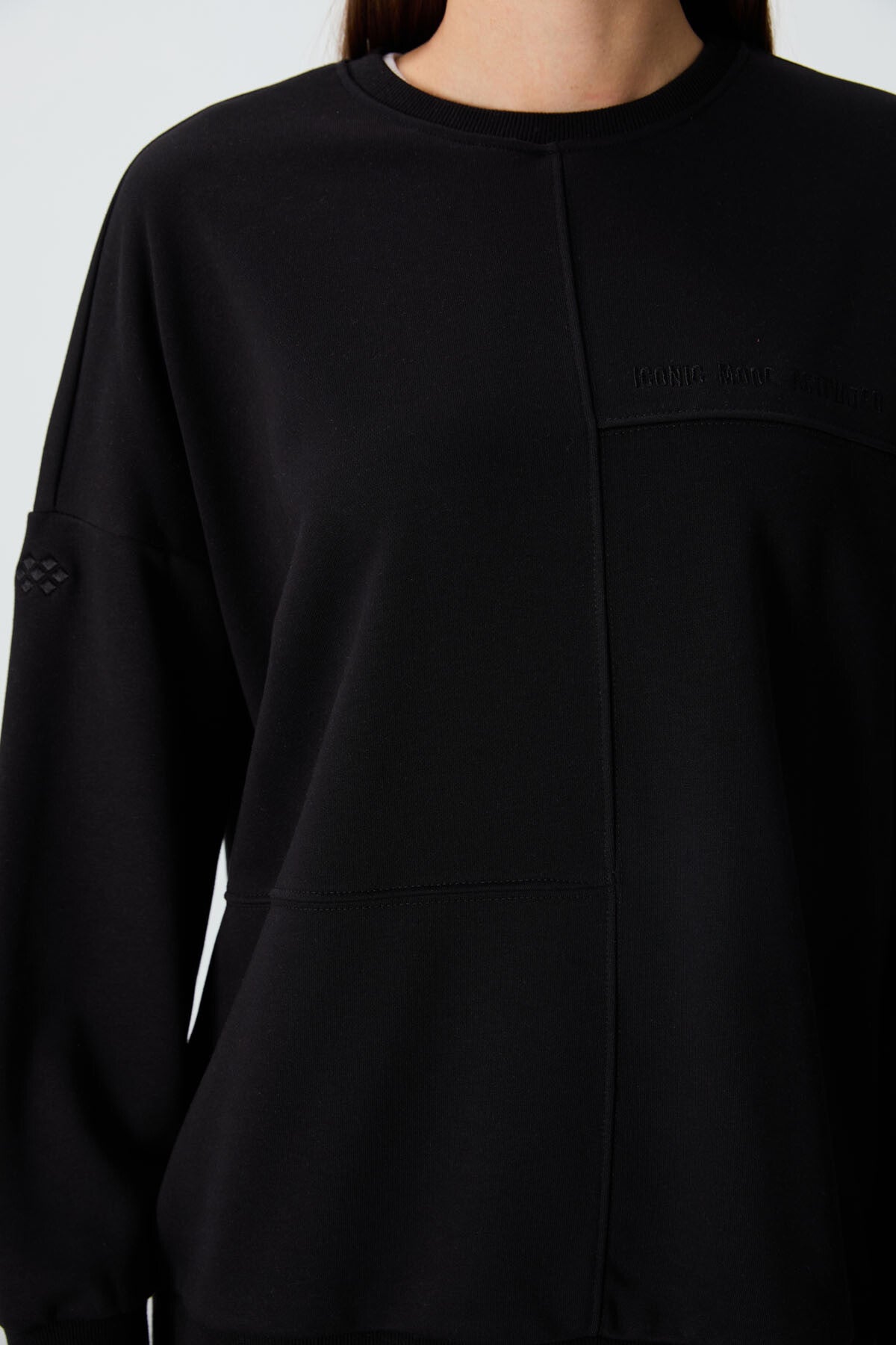 Black Compact Cotton Thick Smooth Textured O Collar Oversize Fit Women's Sweatshirt - 97288