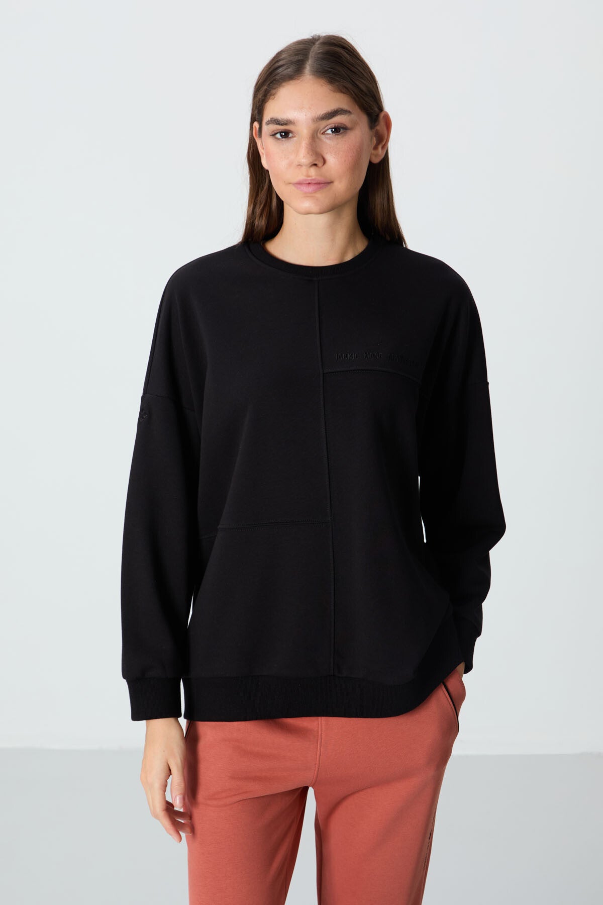 Black Compact Cotton Thick Smooth Textured O Collar Oversize Fit Women's Sweatshirt - 97288