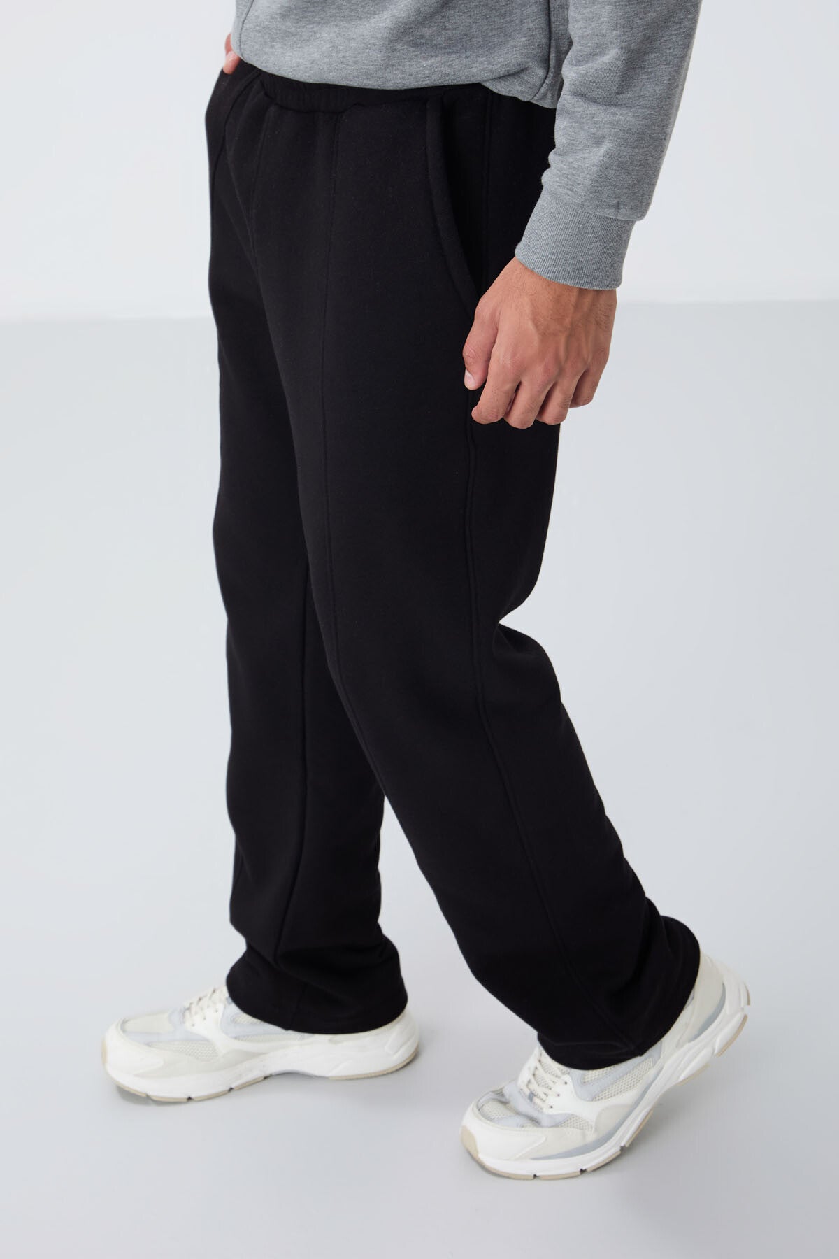Black Cotton Thick Fleece-Lined Soft Textured Oversize Embroidered Men's Tracksuit Bottom -82146