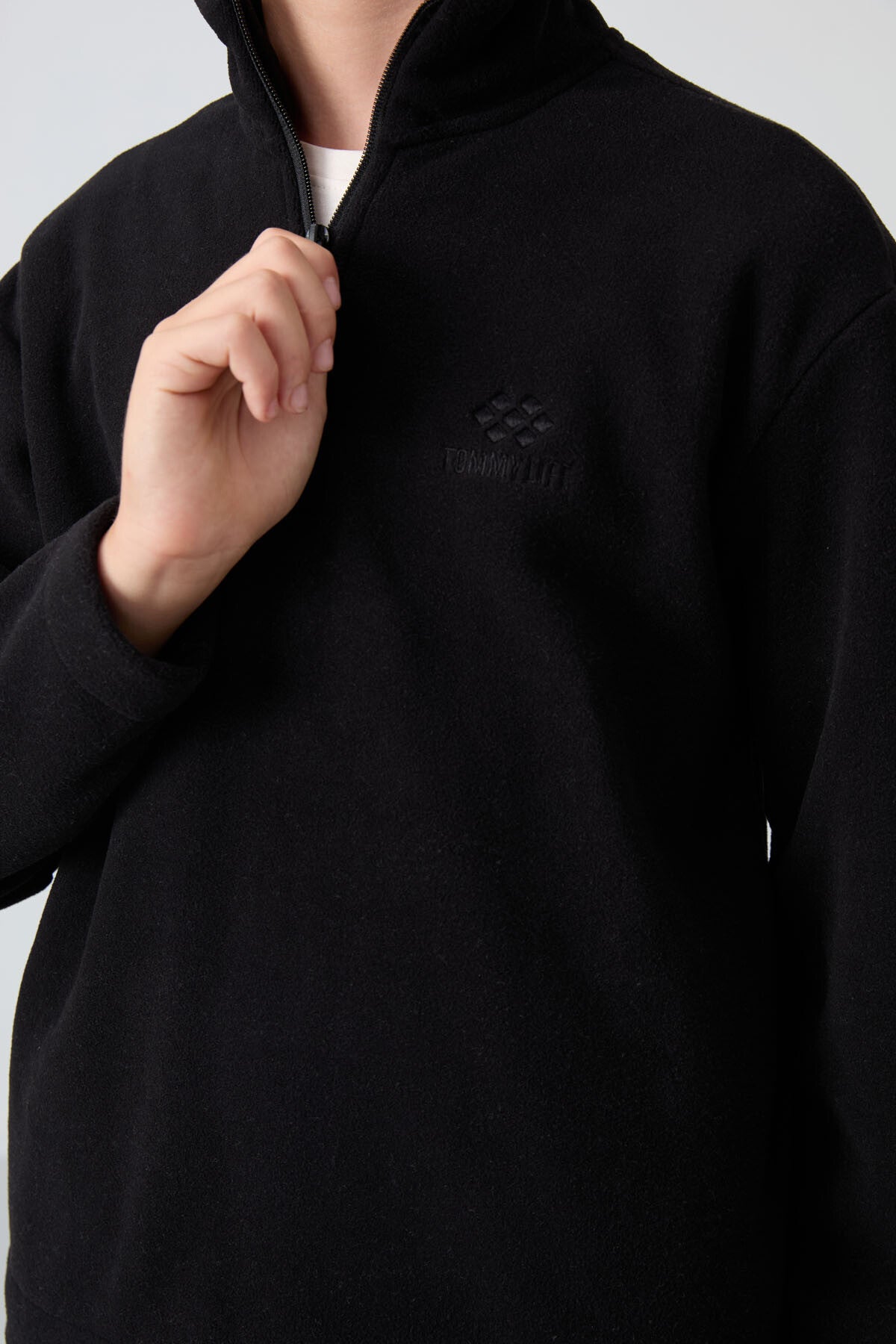 Black Thick Soft Textured Standard Fit Embroidered Fleece Boys' Sweatshirt - 11221