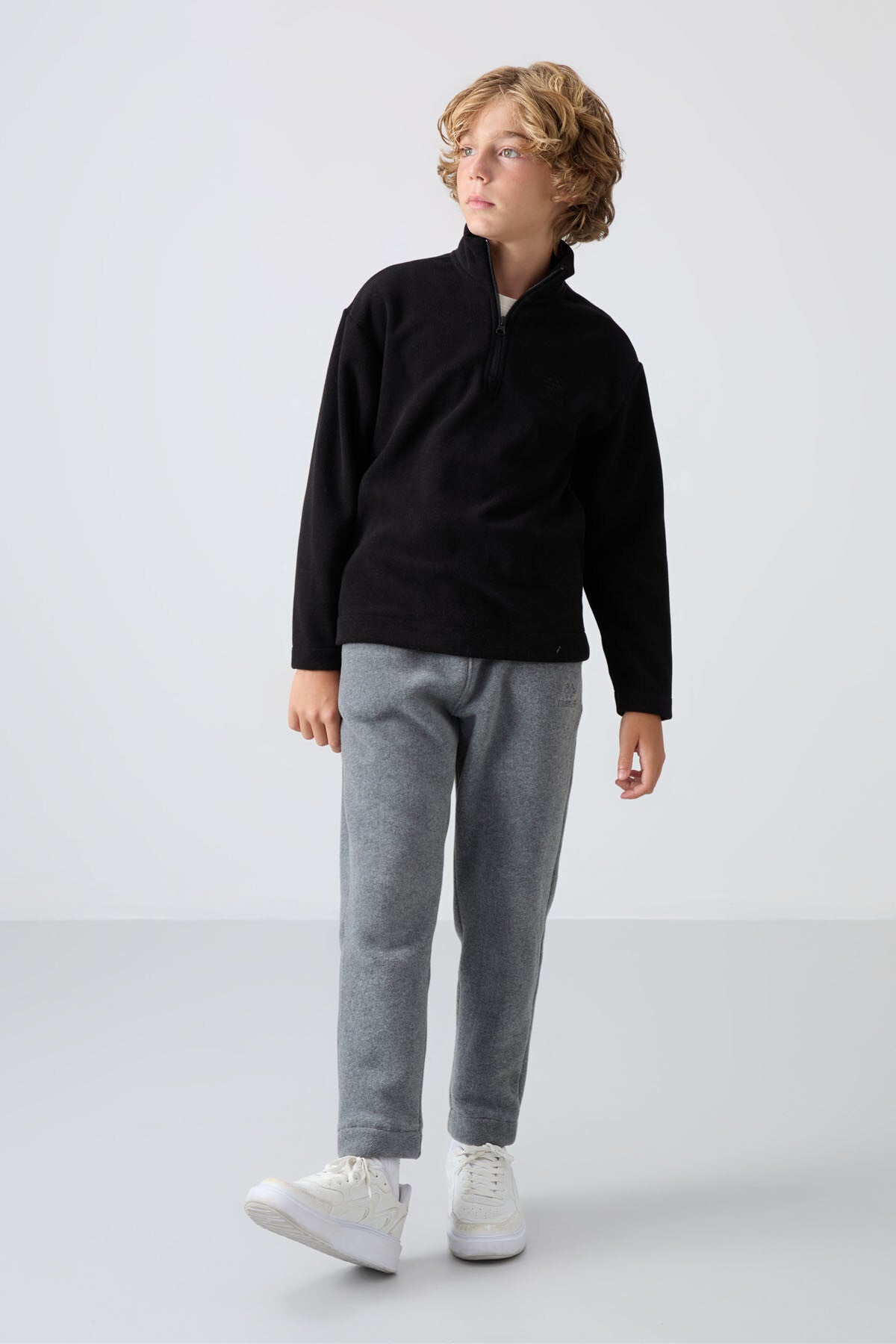 Black Thick Soft Textured Standard Fit Embroidered Fleece Boys' Sweatshirt - 11221