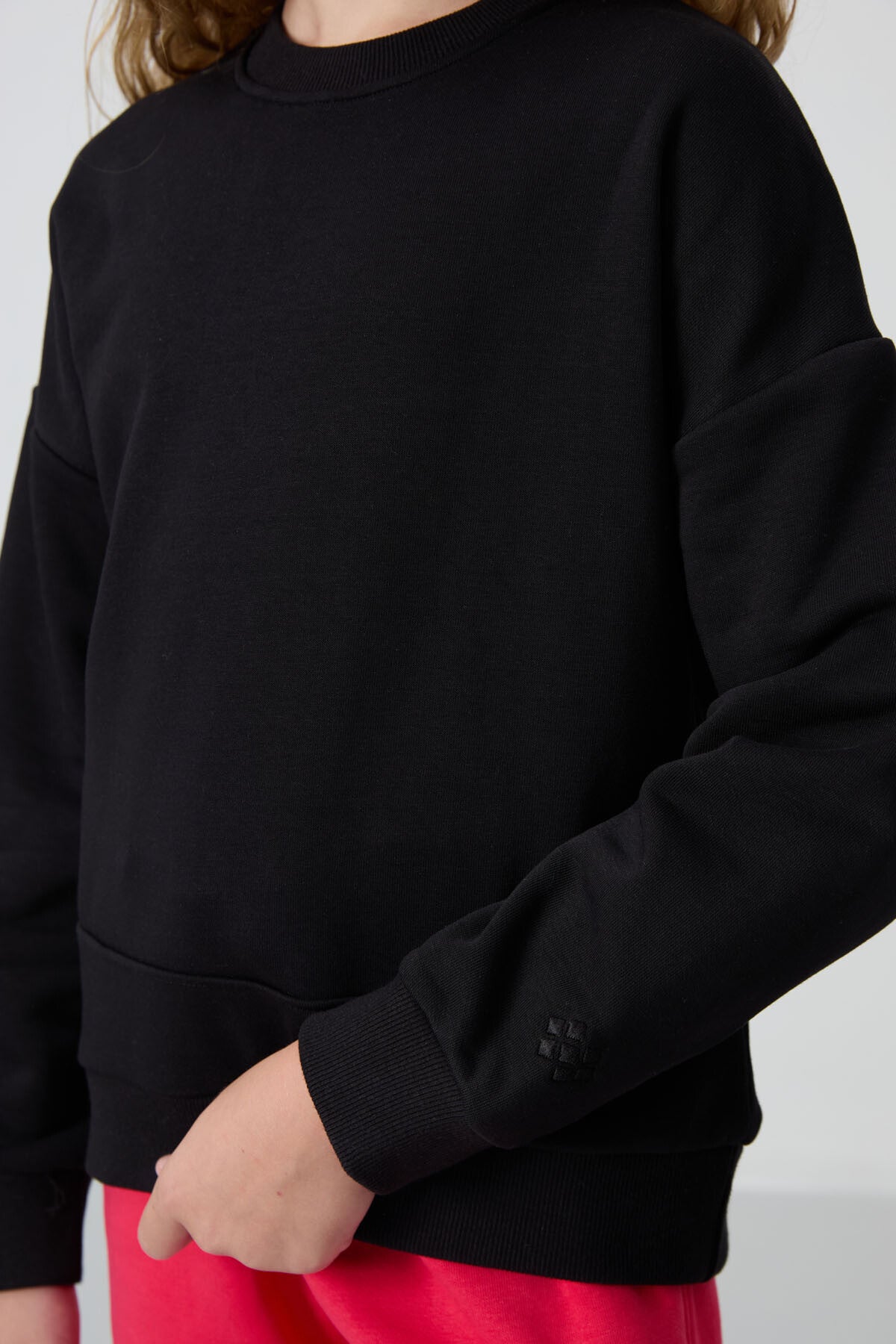 Black Cotton Fleece-Lined Soft Textured Oversize Embroidered Girls' Sweatshirt - 75150