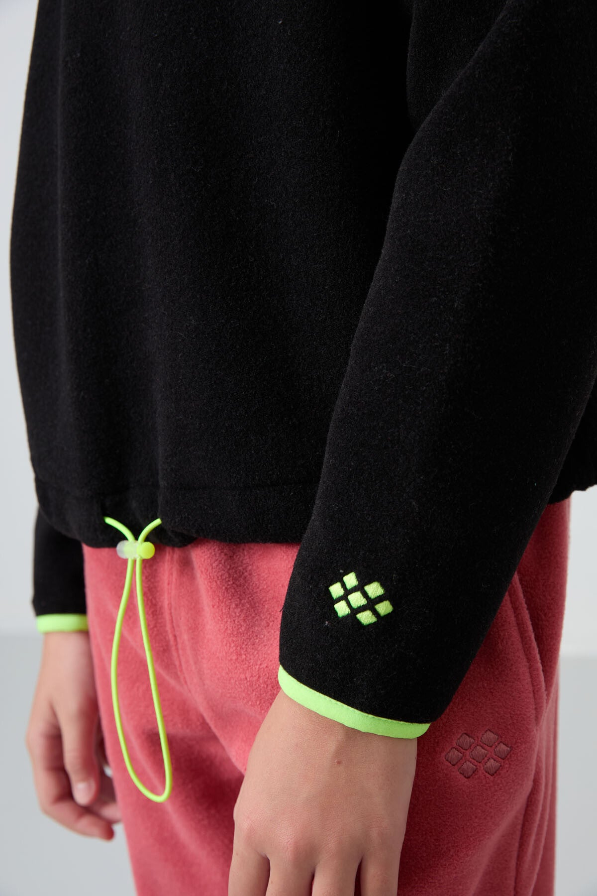 Black Thick Soft Textured Standard Fit Embroidered Fleece Girls' Sweatshirt - 75151