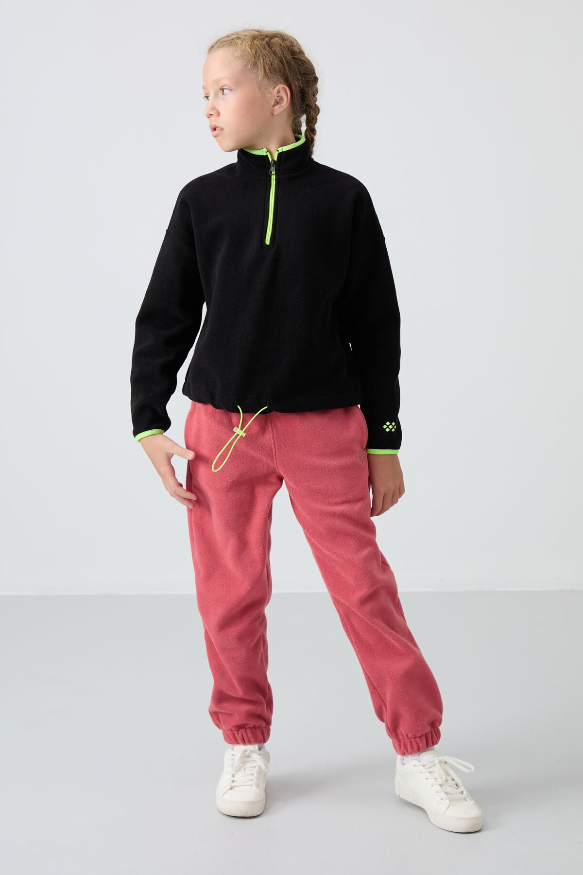 Black Thick Soft Textured Standard Fit Embroidered Fleece Girls' Sweatshirt - 75151