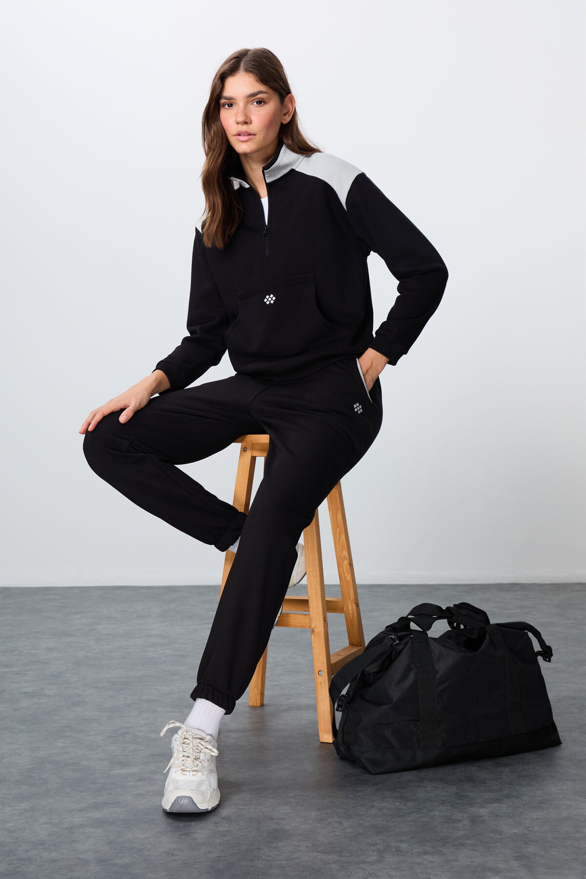 Black Compact Cotton Thick Smooth Textured Stand Collar Oversize Fit Women's Tracksuit Set - 95342