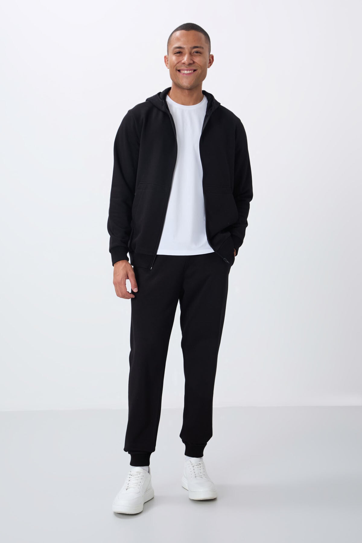 Black Compact Cotton Thick Smooth Textured Hooded Comfort Fit Men's Tracksuit Set - 85262