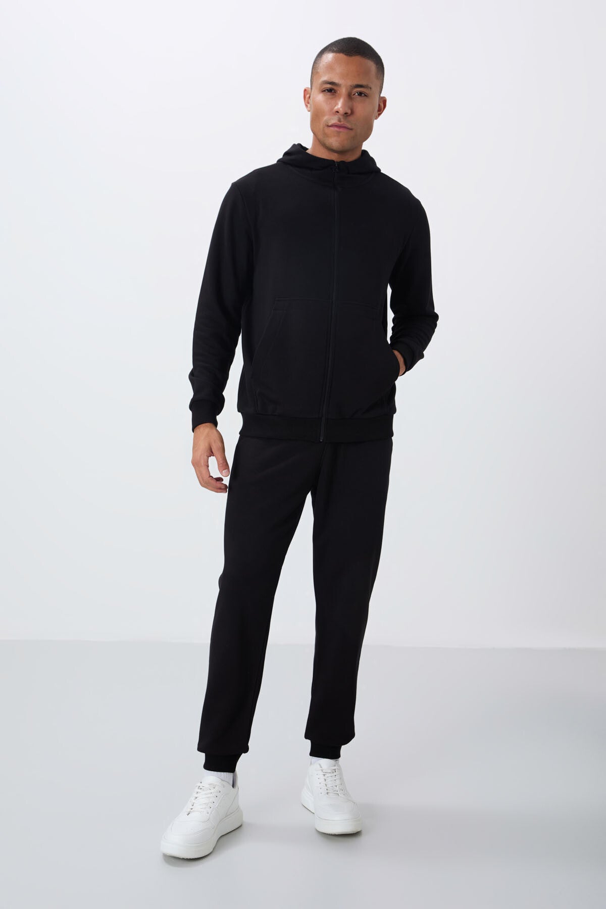 Black Compact Cotton Thick Smooth Textured Hooded Comfort Fit Men's Tracksuit Set - 85262