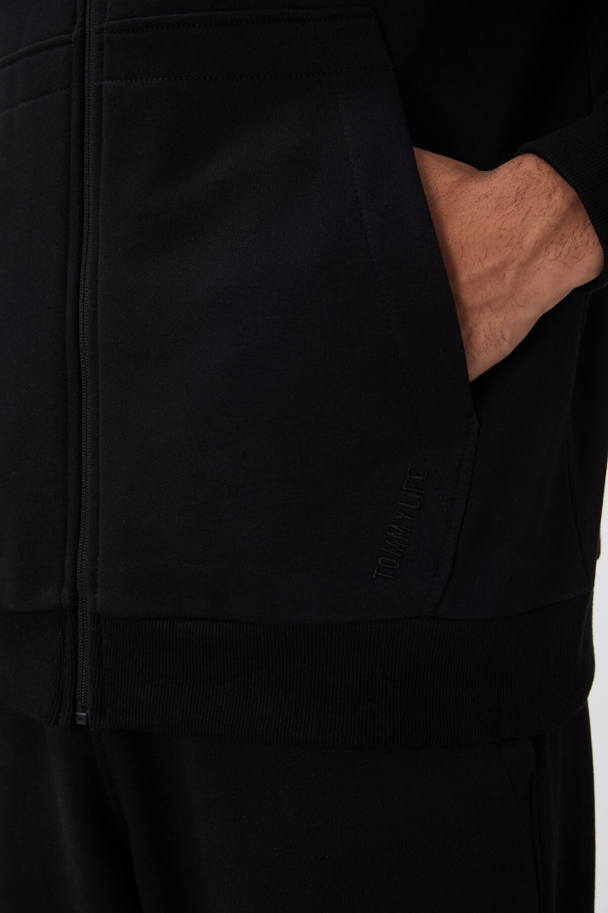 Black Compact Cotton Thick Smooth Textured Hooded Comfort Fit Men's Tracksuit Set - 85262