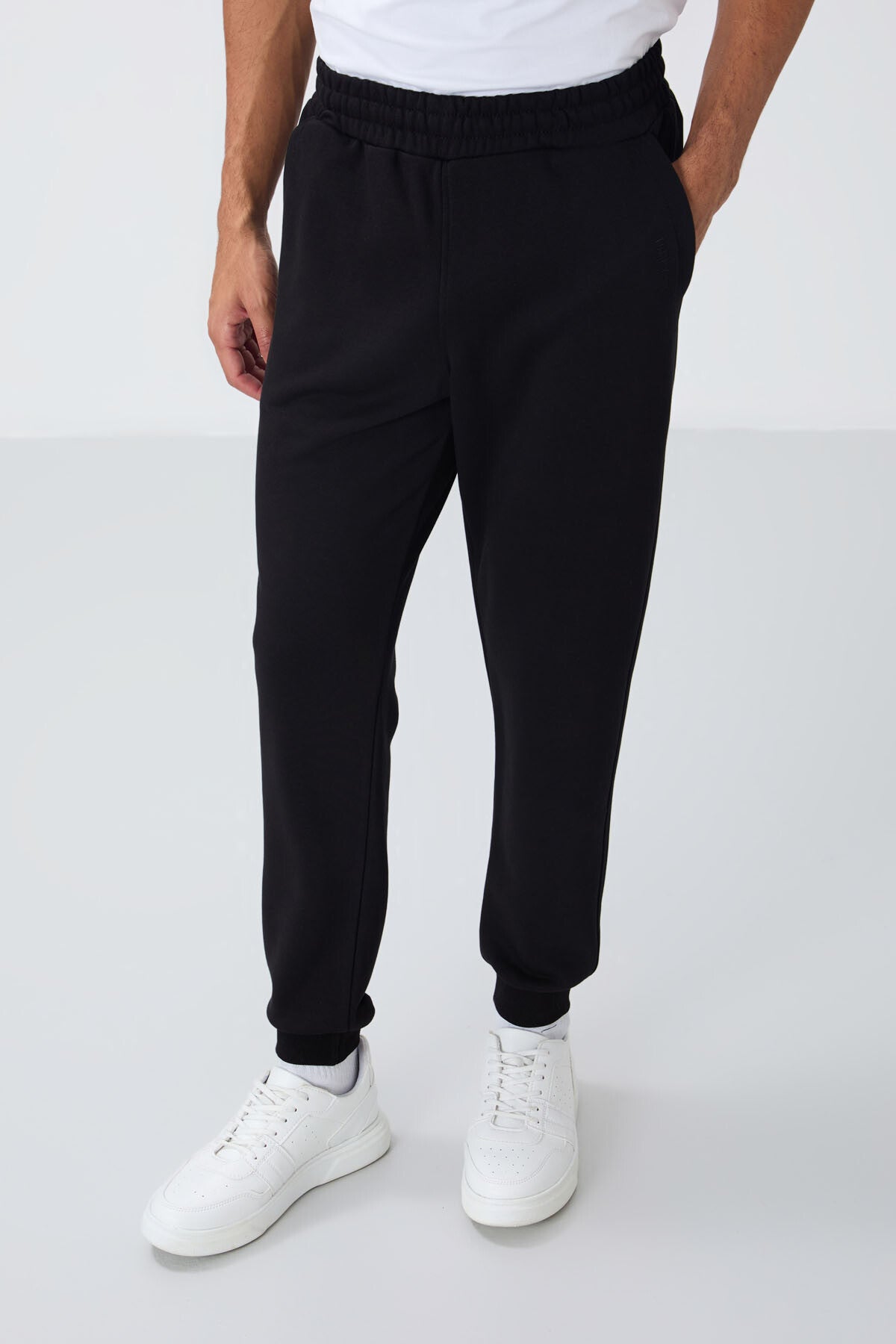Black Compact Cotton Thick Smooth Textured Hooded Comfort Fit Men's Tracksuit Set - 85262