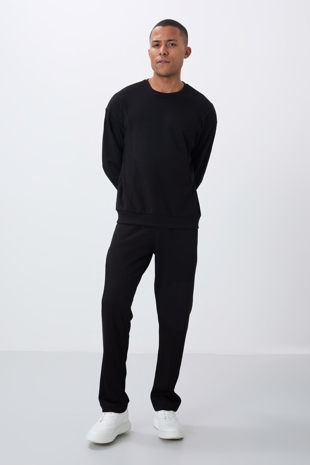 Black Compact Cotton Thick Smooth Textured O Collar Comfort Fit Men's Tracksuit Set -85263
