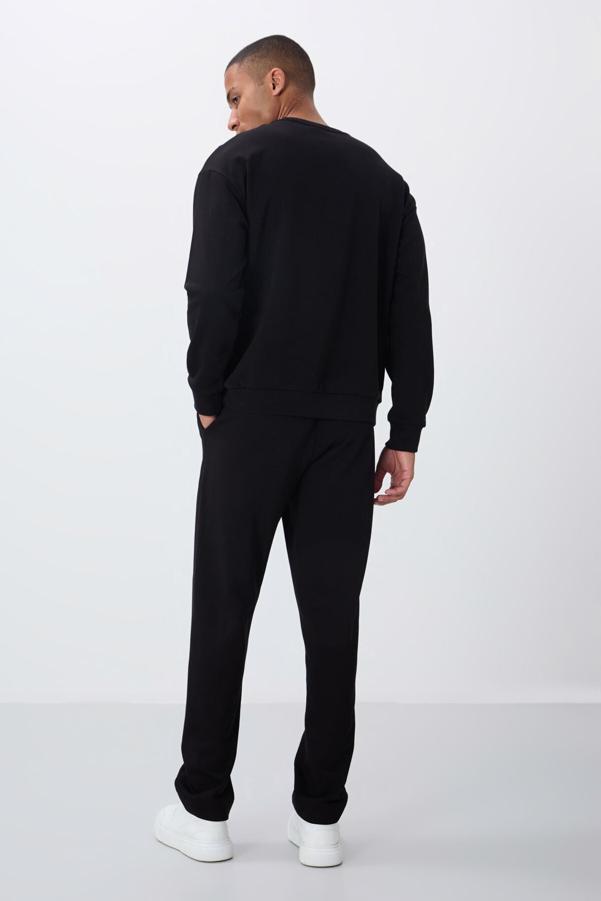 Black Compact Cotton Thick Smooth Textured O Collar Comfort Fit Men's Tracksuit Set -85263