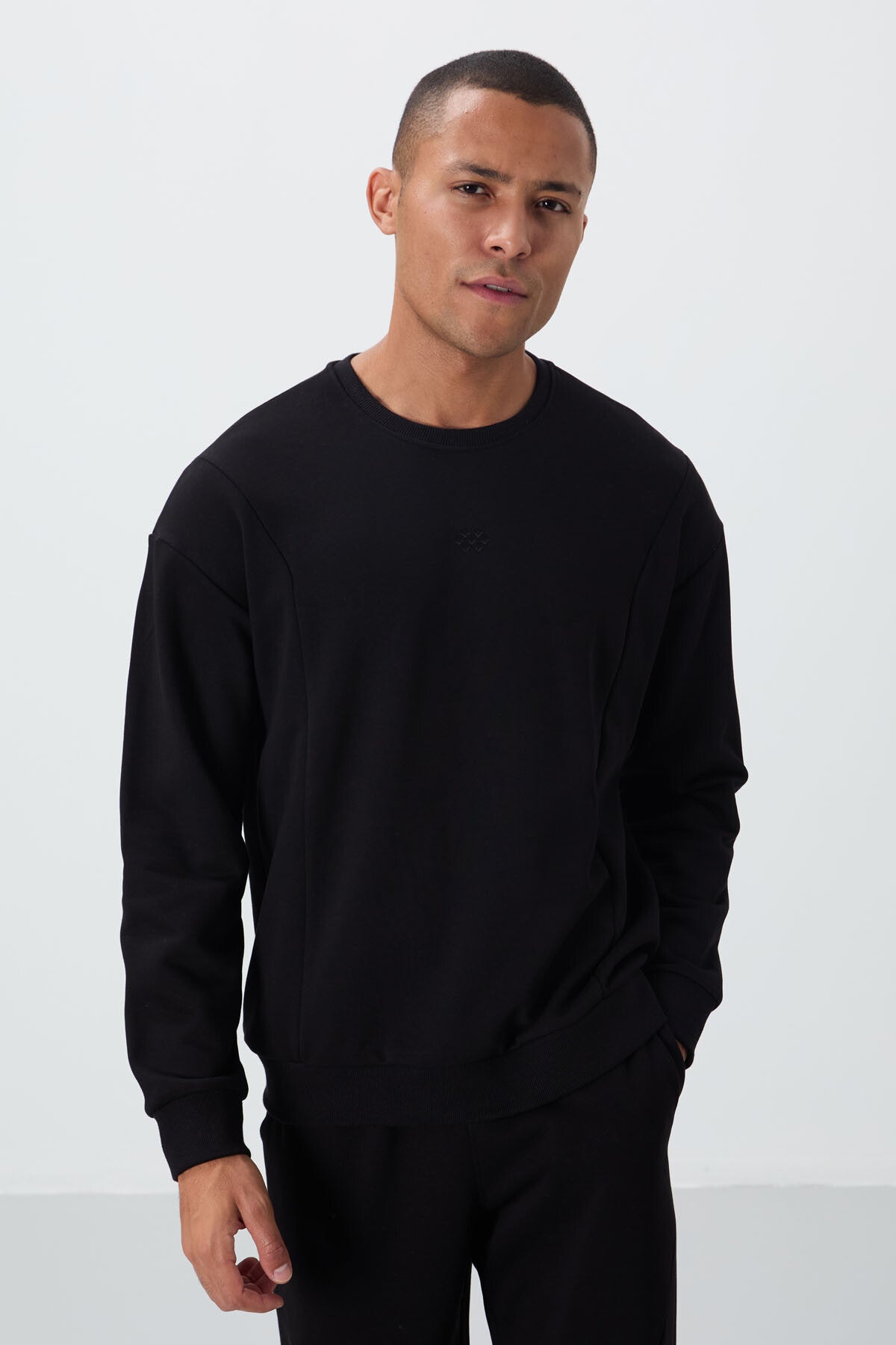 Black Compact Cotton Thick Smooth Textured O Collar Comfort Fit Men's Tracksuit Set -85263