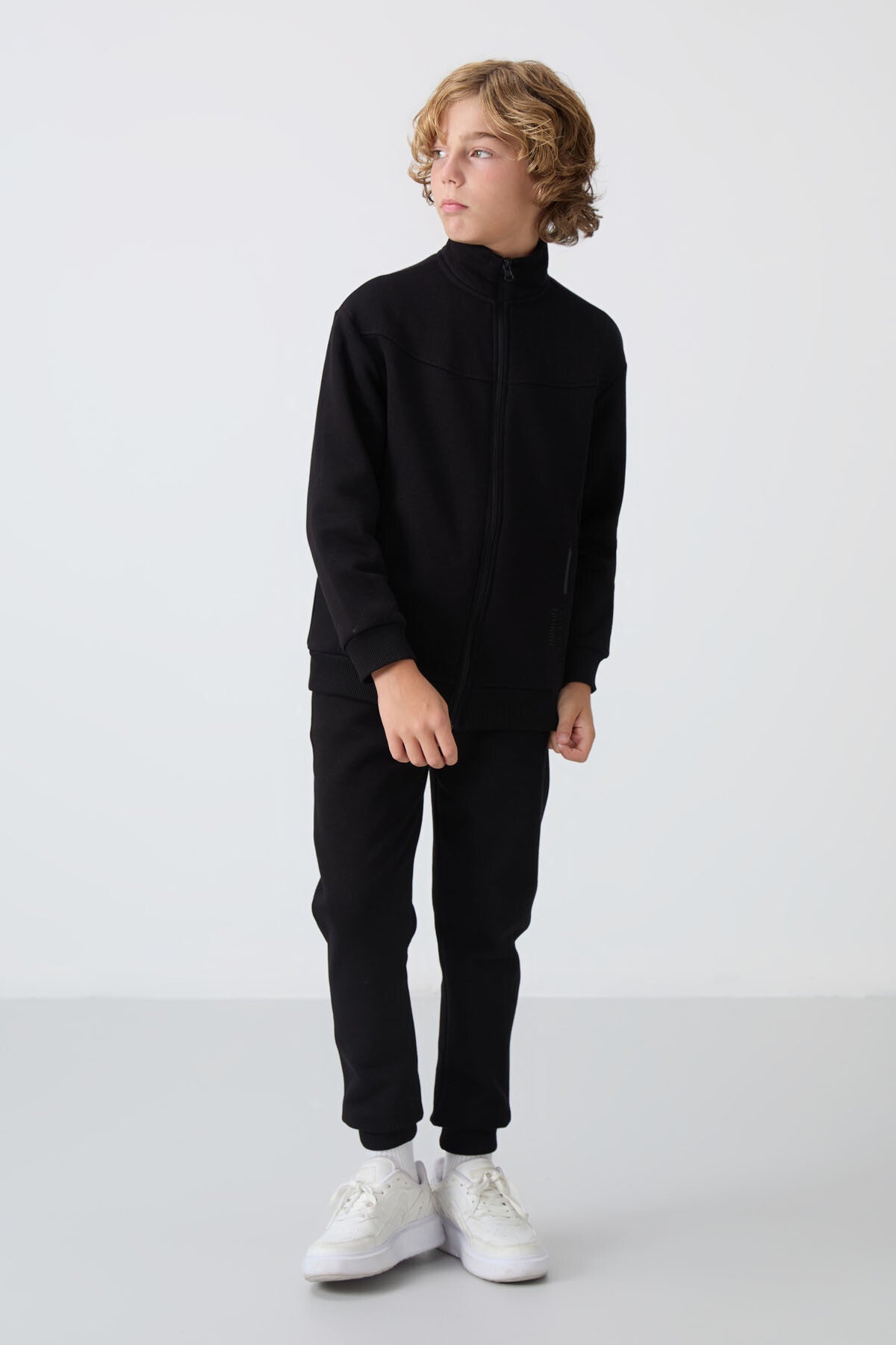Black Cotton Thick Fleece-Lined Soft Textured Standard Fit Embroidered Boys' Tracksuit Set - 11240