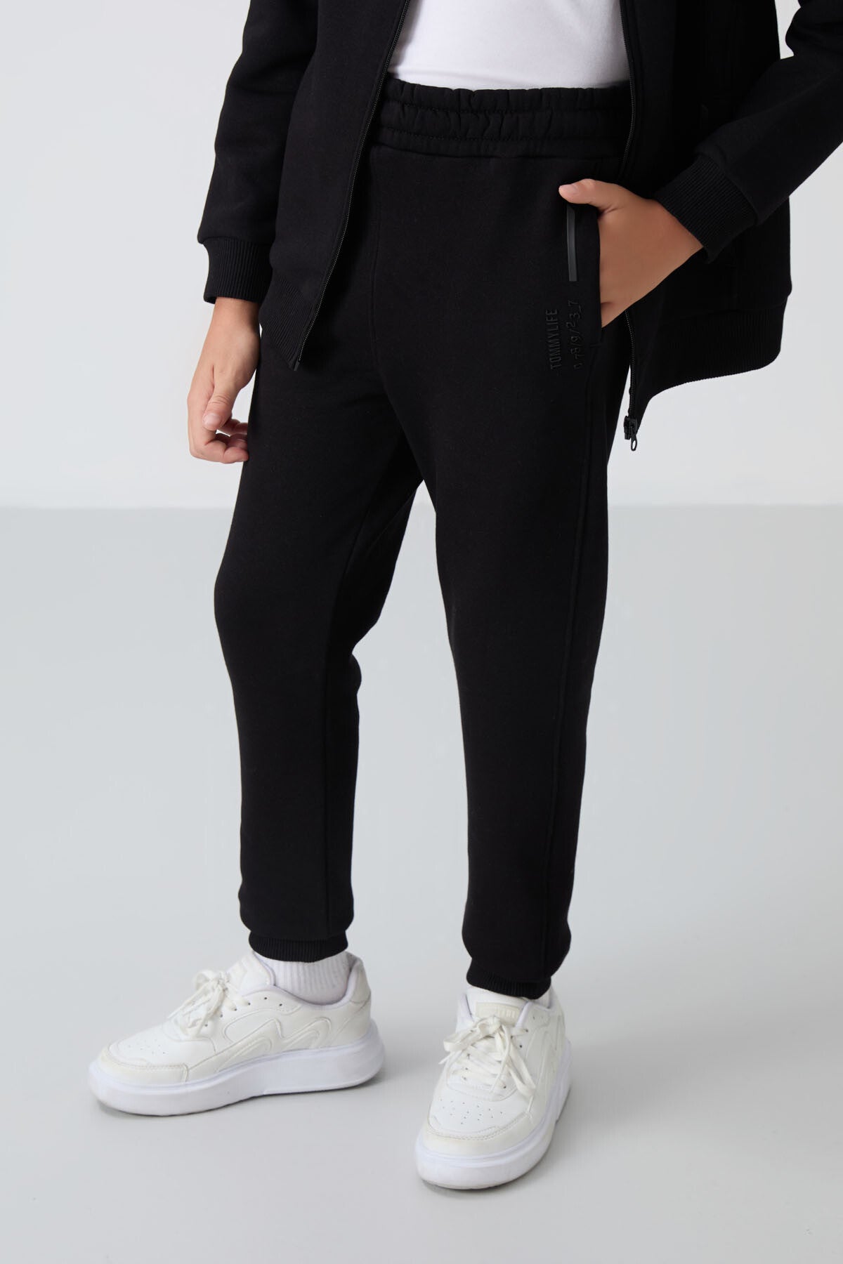Black Cotton Thick Fleece-Lined Soft Textured Standard Fit Embroidered Boys' Tracksuit Set - 11240
