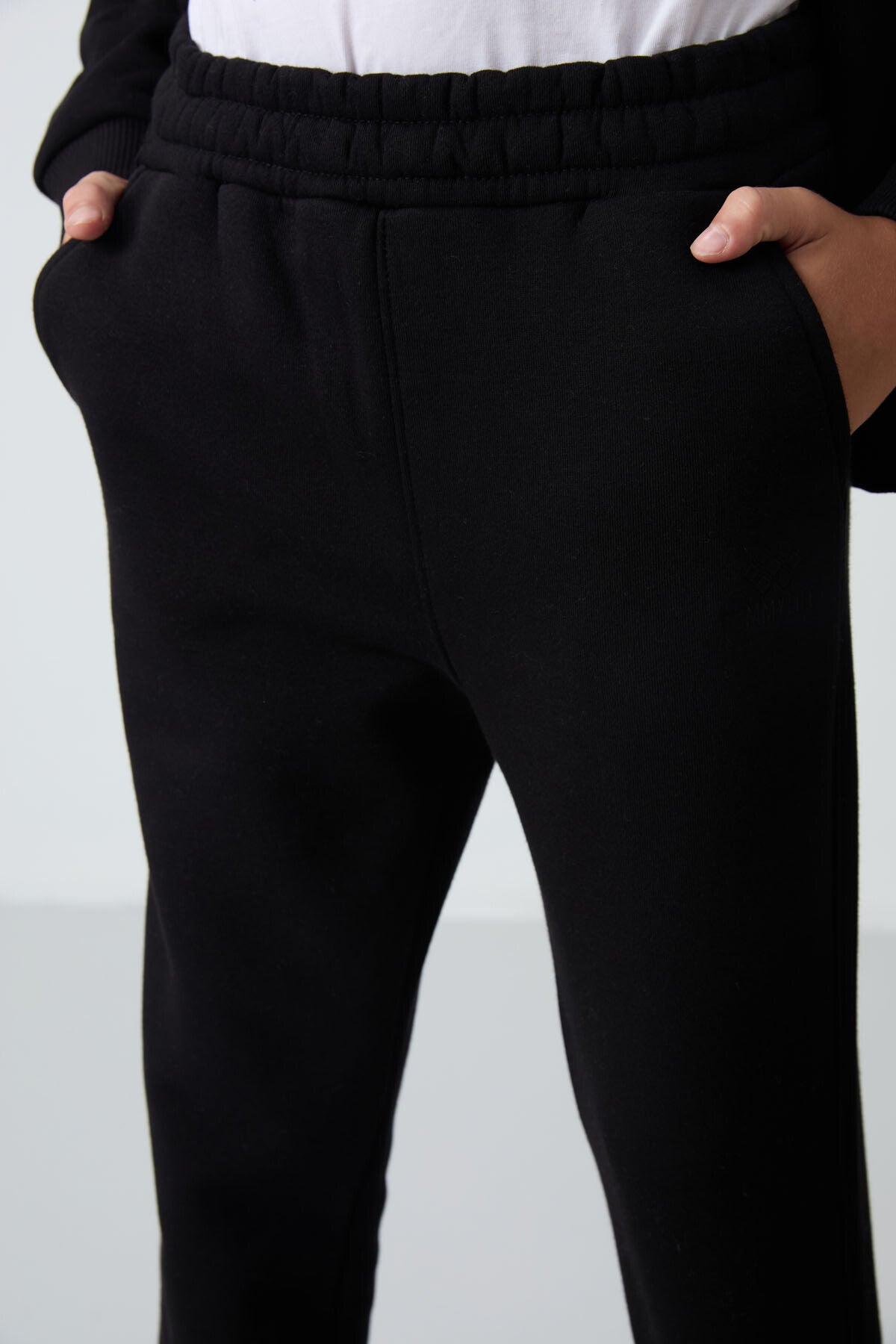 Black Cotton Thick Fleece-Lined Soft Textured Standard Fit Embroidered Boys' Tracksuit Set - 11256