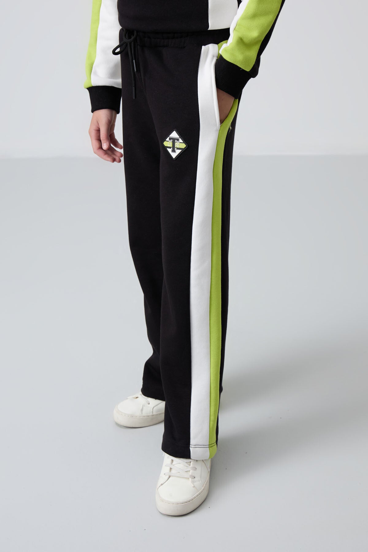 Black Cotton Fleece-Lined Soft Textured Standard Fit Printed Girls' Tracksuit Set - 75165