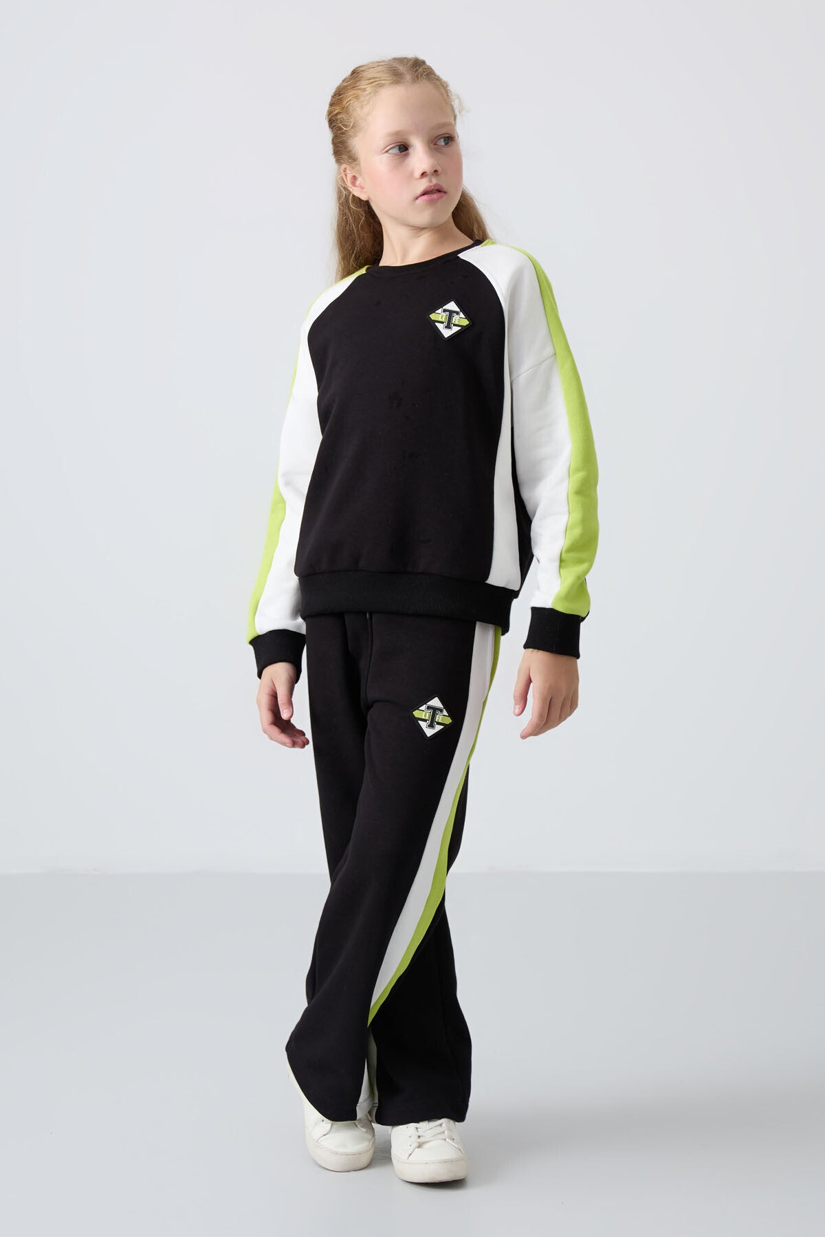 Black Cotton Fleece-Lined Soft Textured Standard Fit Printed Girls' Tracksuit Set - 75165