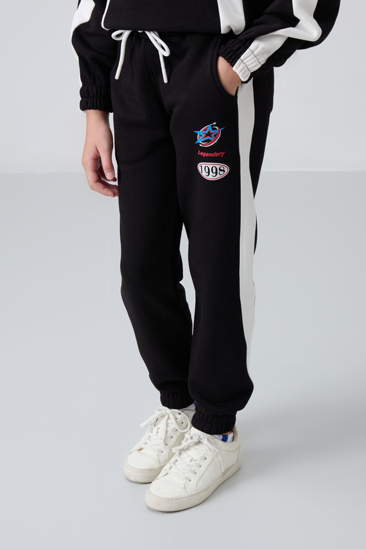 Black Cotton Fleece-Lined Soft Textured Standard Fit Printed Girls' Tracksuit Set - 75166