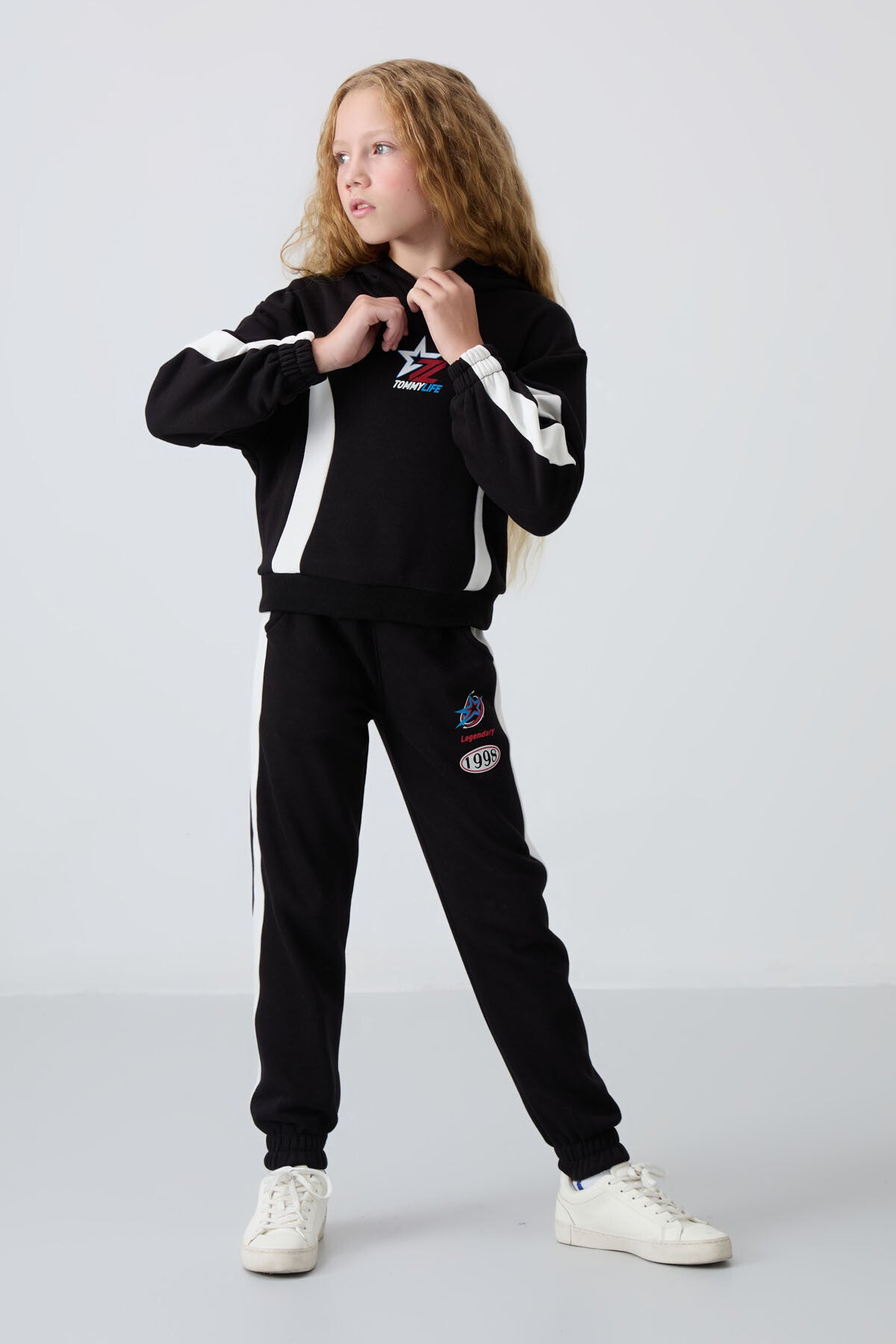 Black Cotton Fleece-Lined Soft Textured Standard Fit Printed Girls' Tracksuit Set - 75166