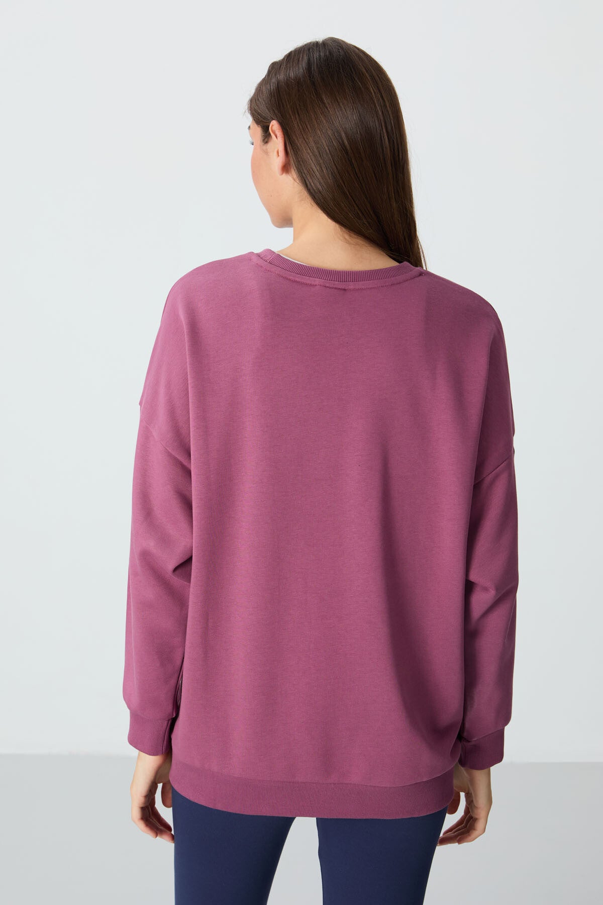 Soft Cherry Compact Cotton Thick Smooth Textured O Collar Oversize Fit Women's Sweatshirt - 97288