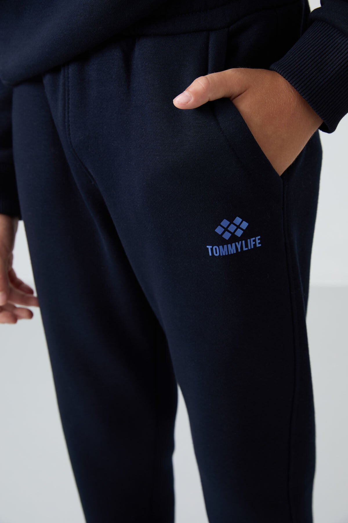 Soft Cherry-Navy Blue Cotton Thick Fleece-Lined Soft Textured Standard Fit Embroidered Boys' Tracksuit Set - 11255