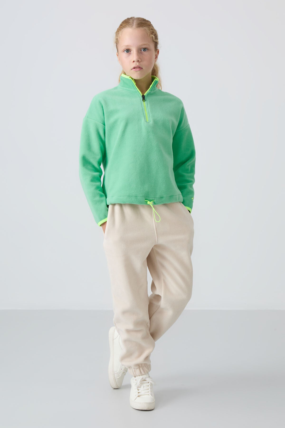 Forest Green Thick Soft Textured Standard Fit Embroidered Fleece Girls' Sweatshirt - 75151