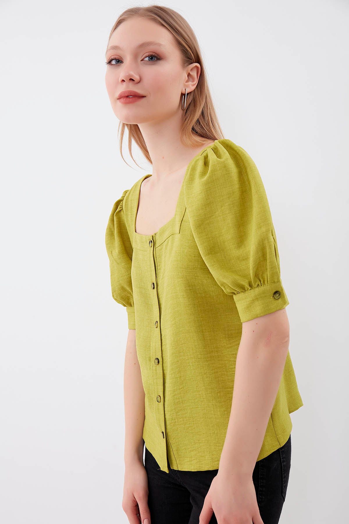 U-COLLAR LOOSE SLEEVE BUTTON BLOUSE