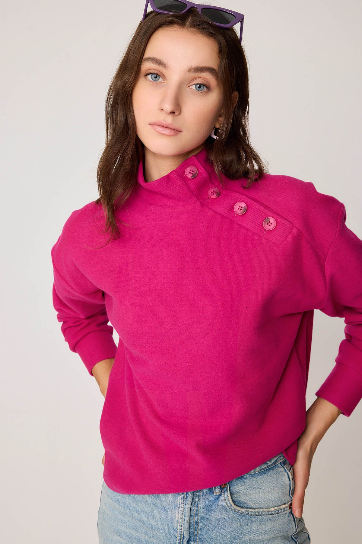 THREE BUTTONS KNITTED BLOUSE