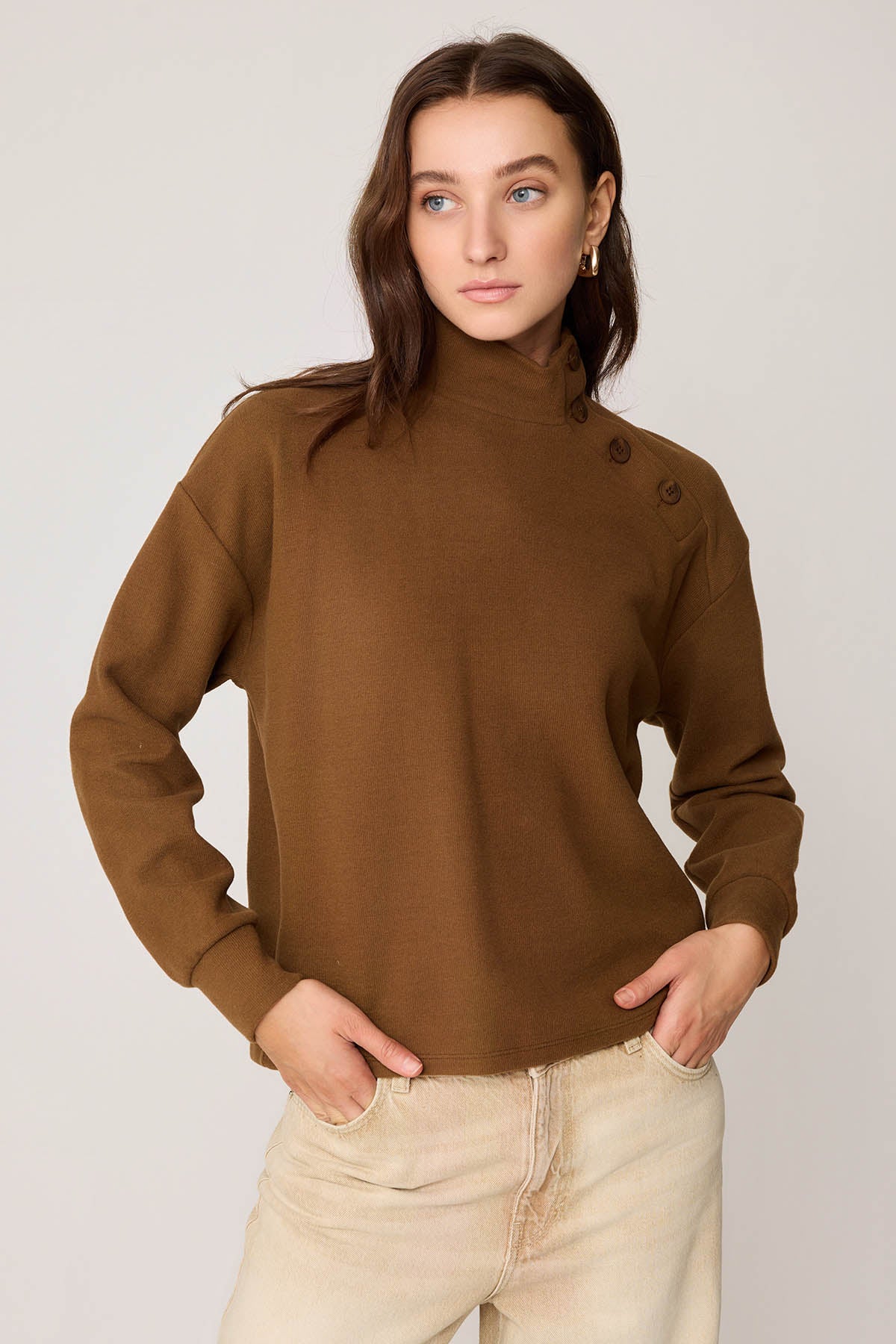 THREE BUTTONS KNITTED BLOUSE