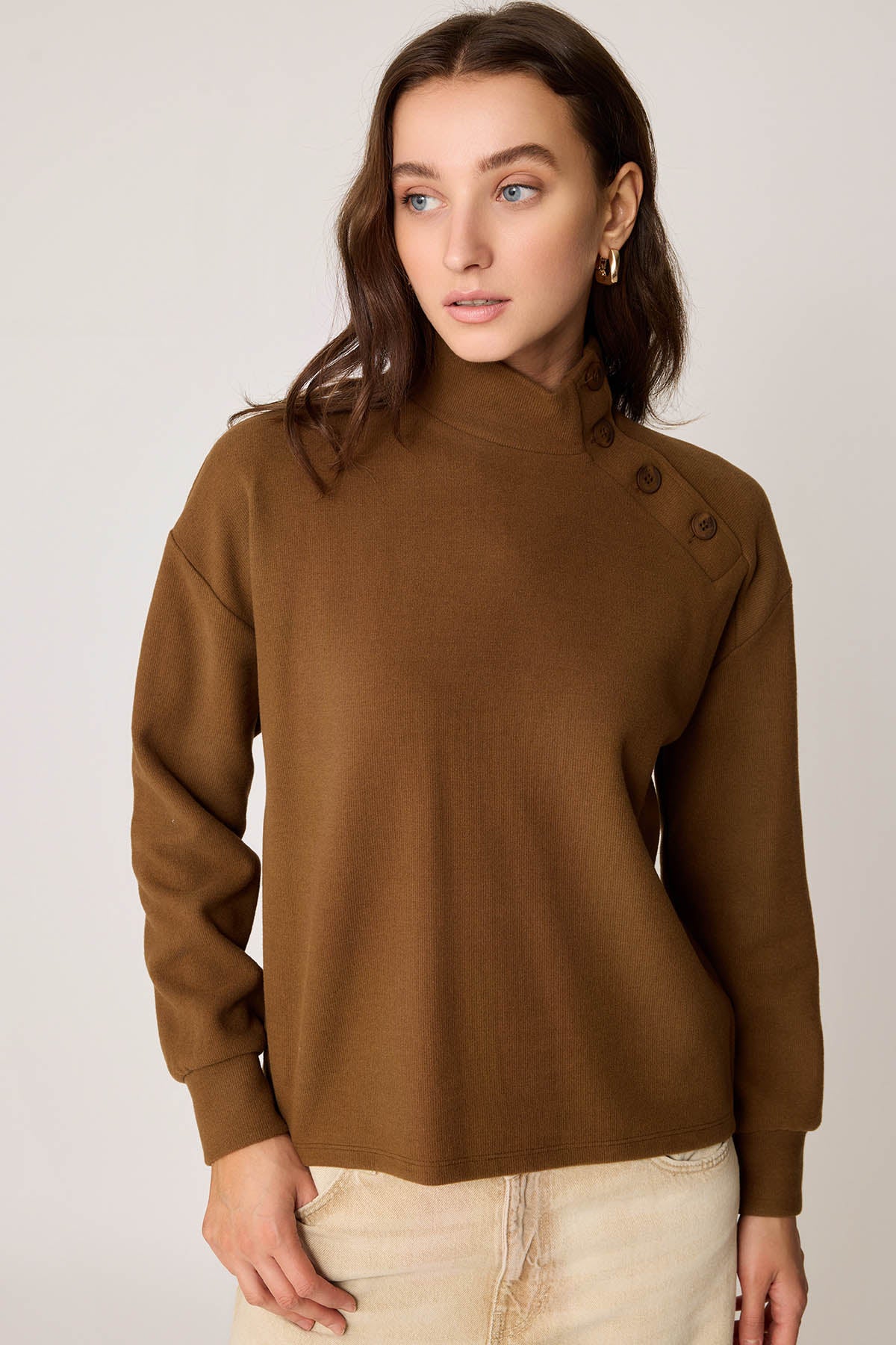 THREE BUTTONS KNITTED BLOUSE