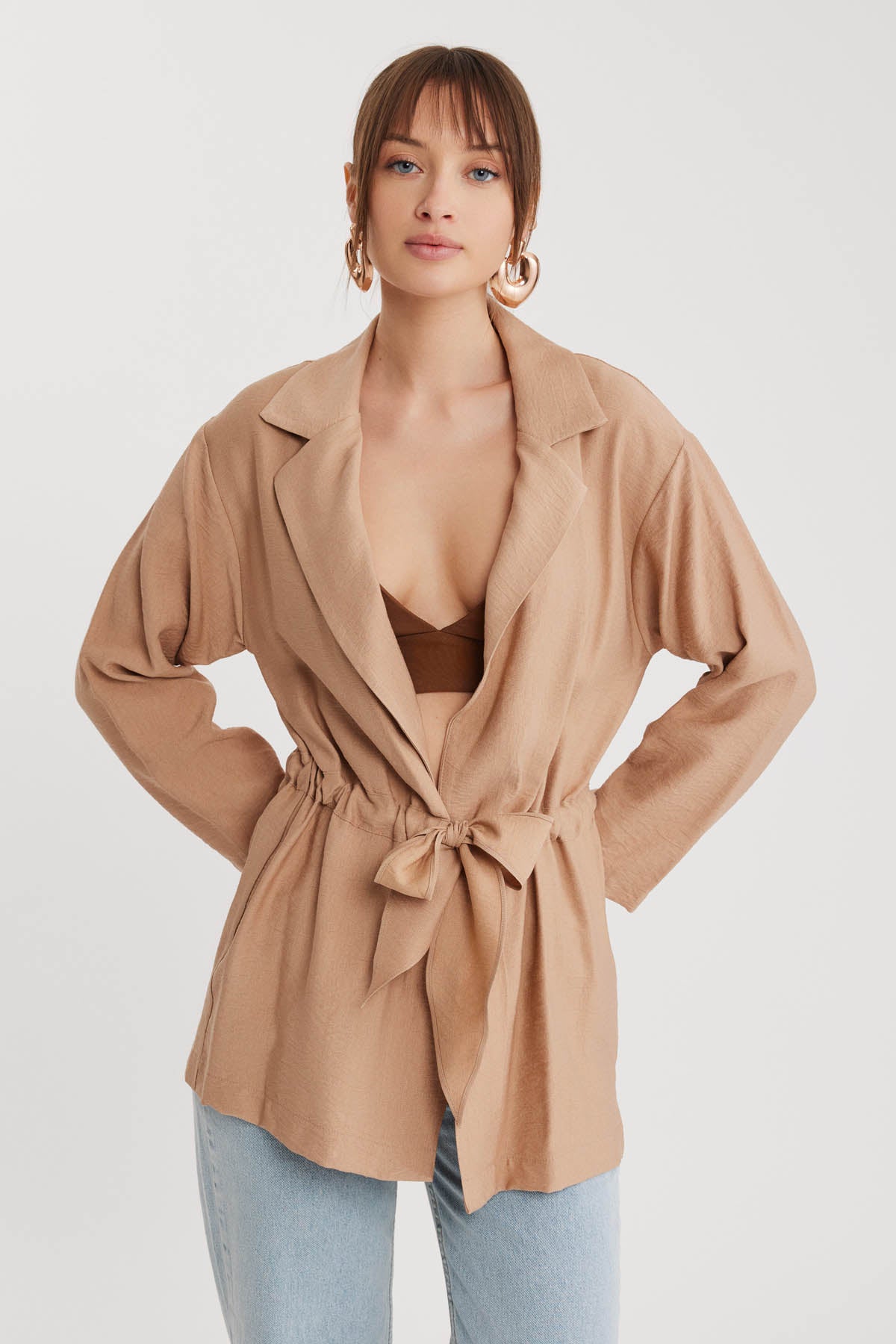 LONG COLLAR DETAILED WAIST-TIE JACKET