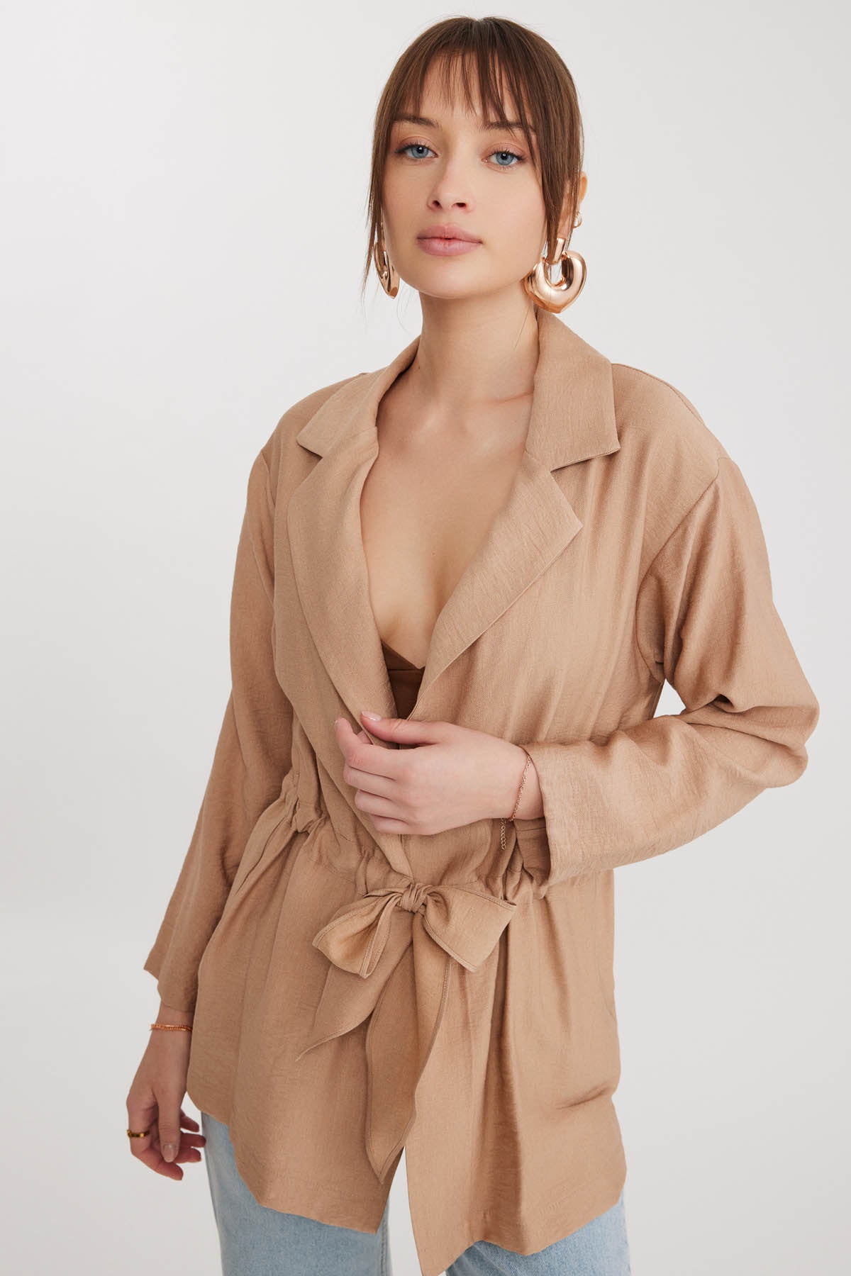LONG COLLAR DETAILED WAIST-TIE JACKET