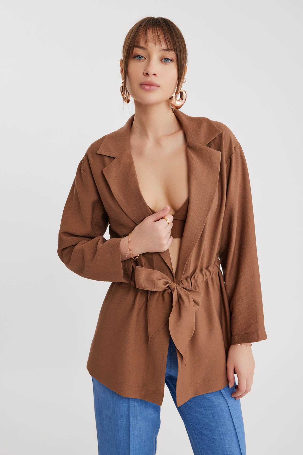 LONG COLLAR DETAILED WAIST-TIE JACKET
