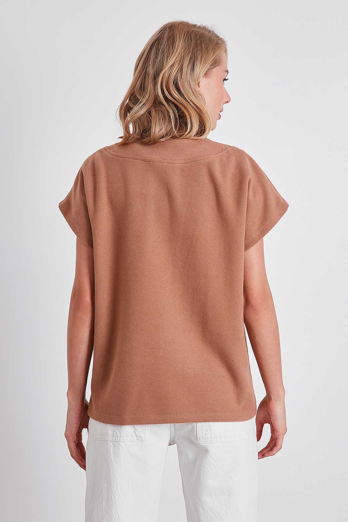 V COLLAR LOW SLEEVE KNITTED SWEAT