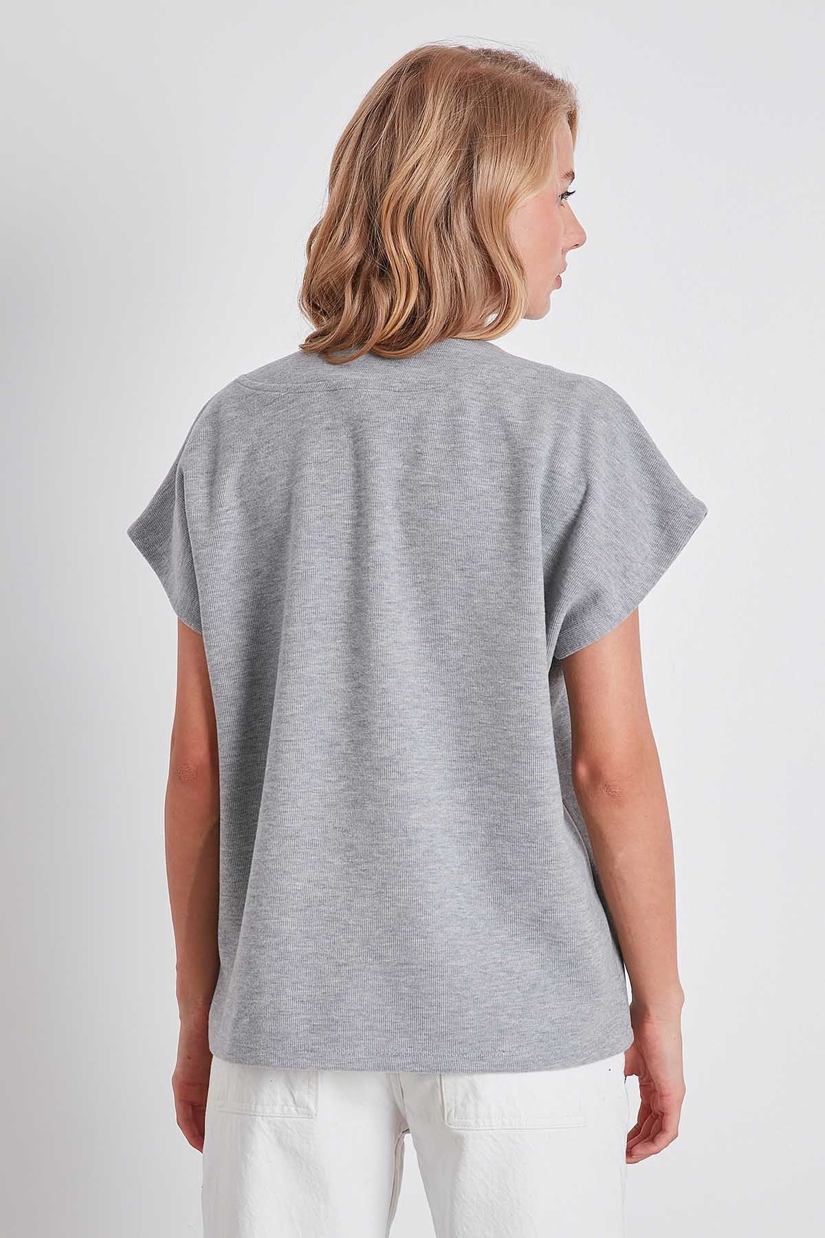 V COLLAR LOW SLEEVE KNITTED SWEAT