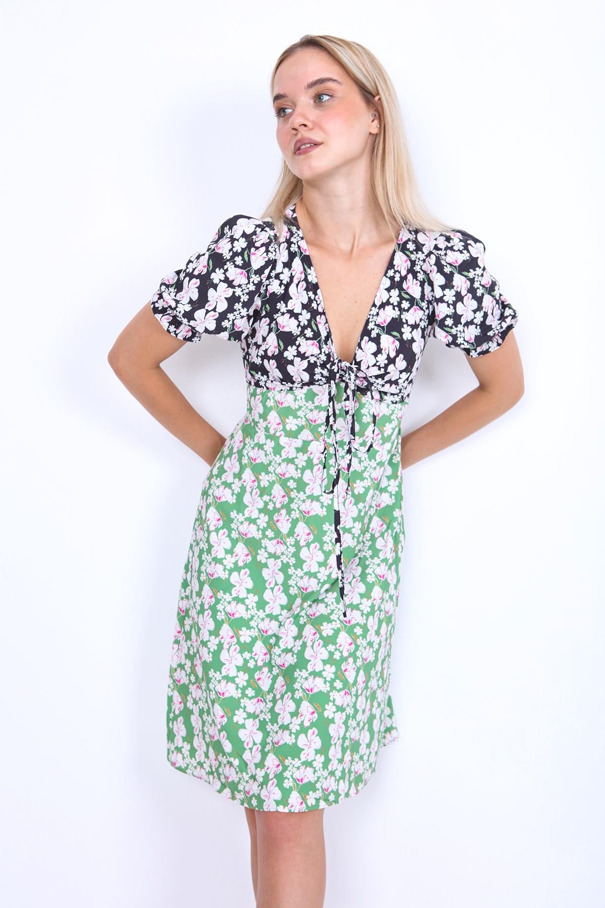 V COLLAR FLOWER PATTERN DRESS