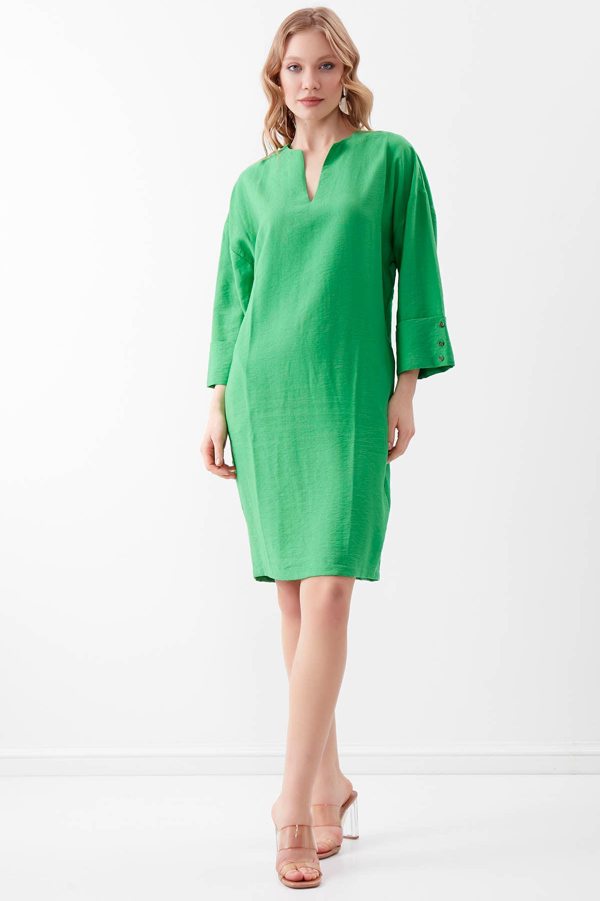 V COLLAR BUTTON PELLET DRESS