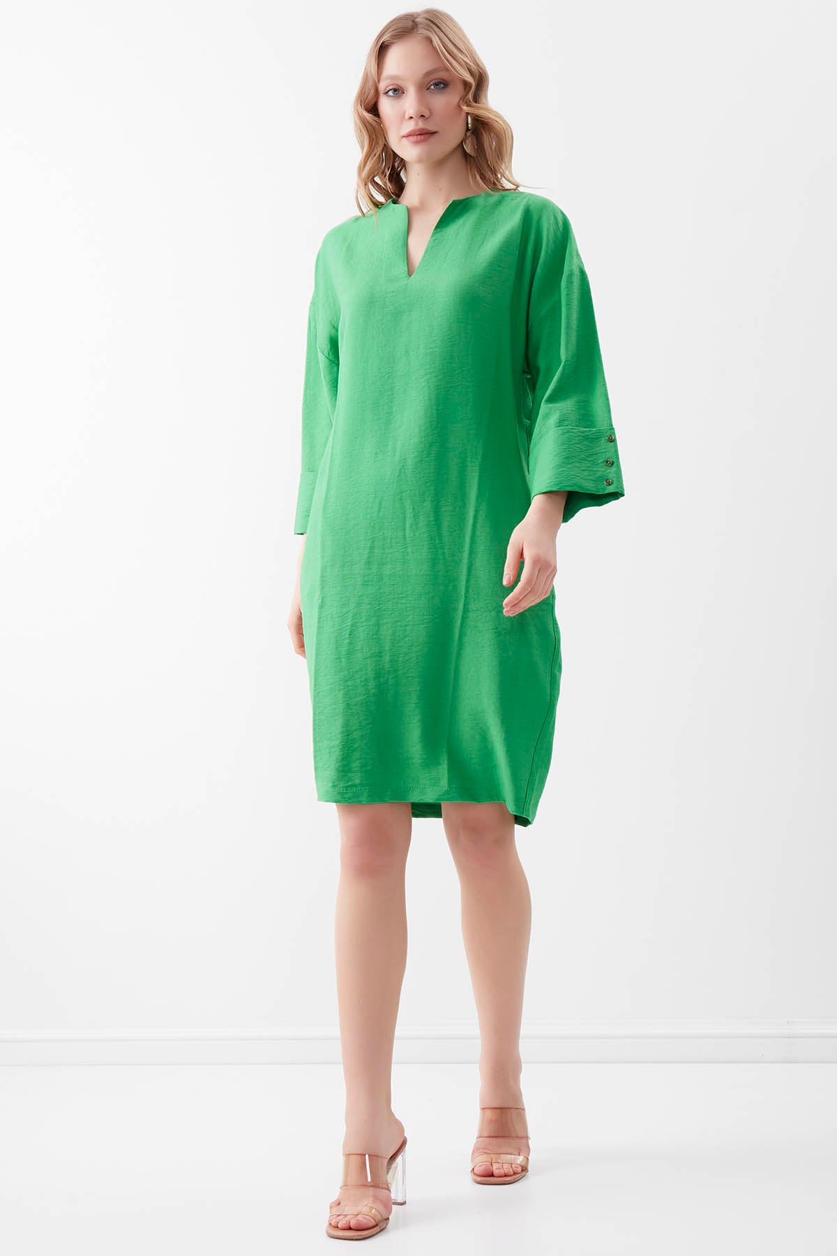 V COLLAR BUTTON PELLET DRESS