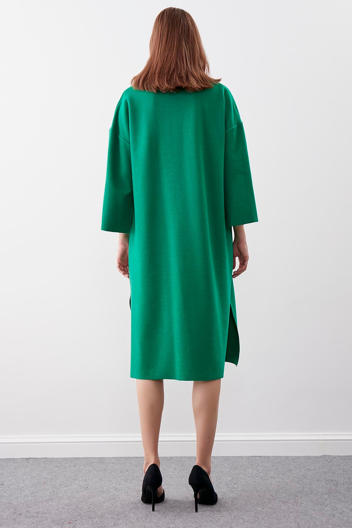 V COLLAR KNITTED DRESS