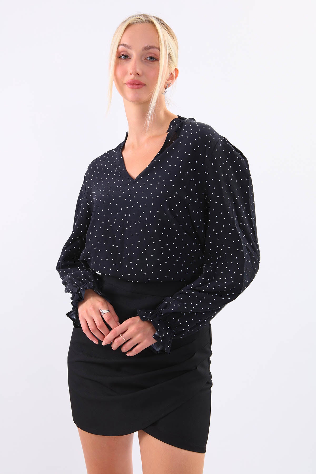 LONG SLEEVE BLOUSE WITH V COLLAR POINTS