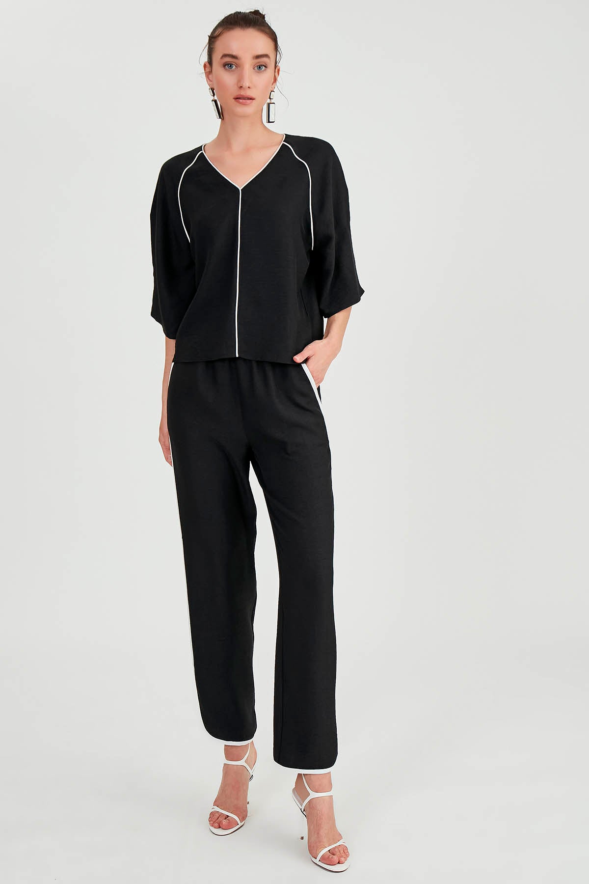 V COLLAR STRIPE