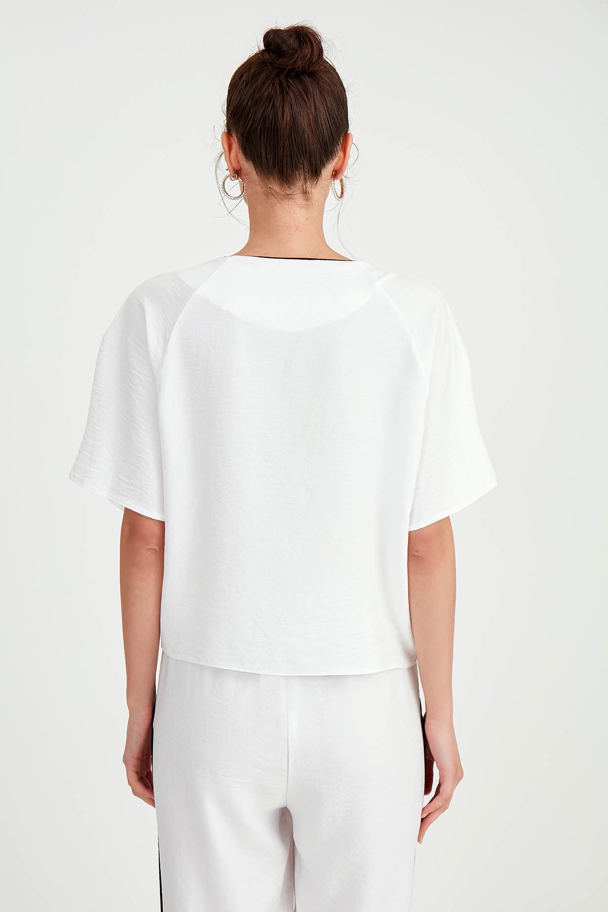 V COLLAR STRIPE