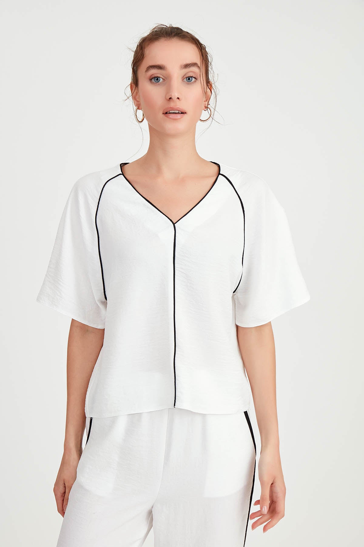 V COLLAR STRIPE
