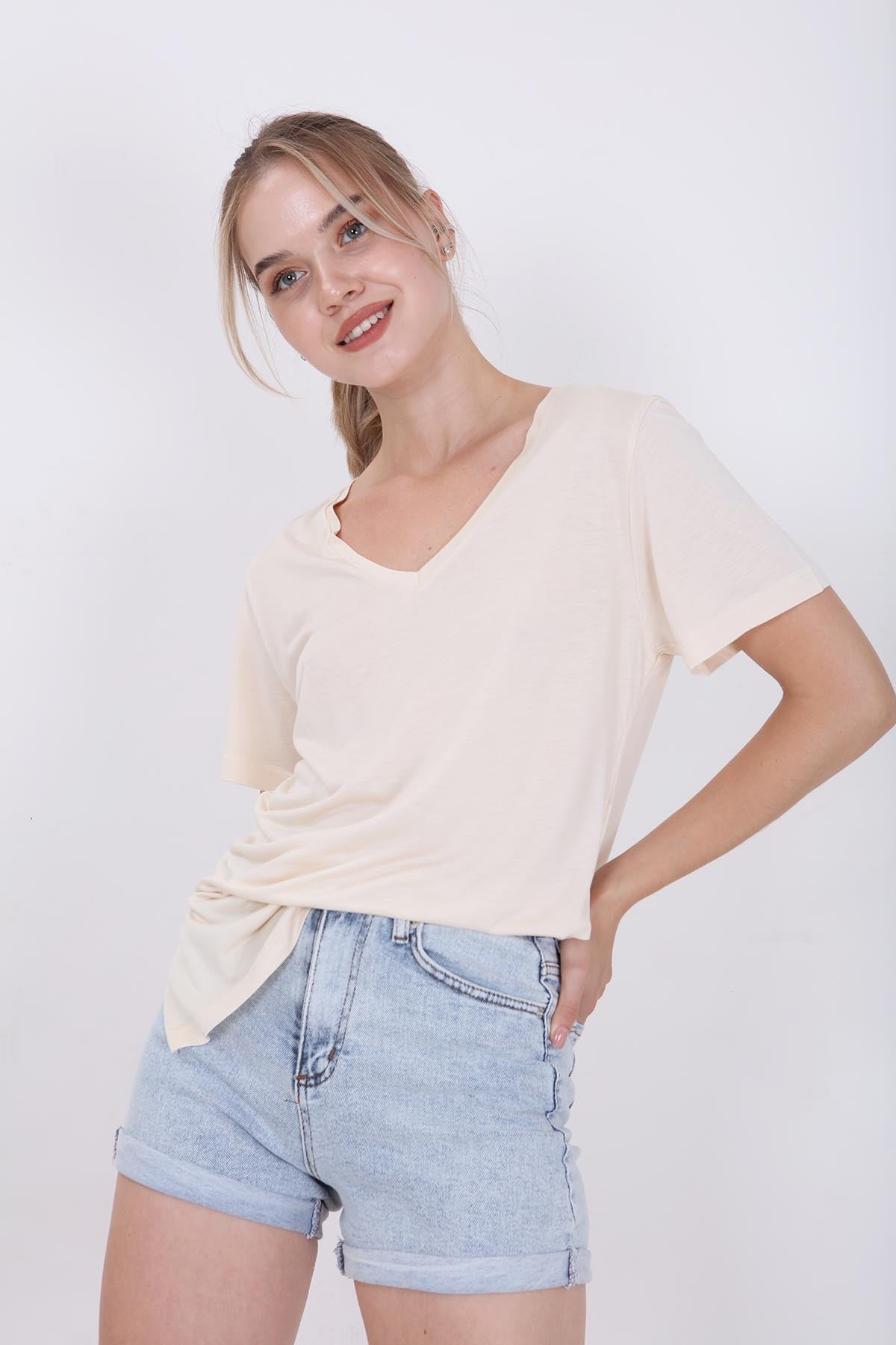 V COLLAR T-SHIRT