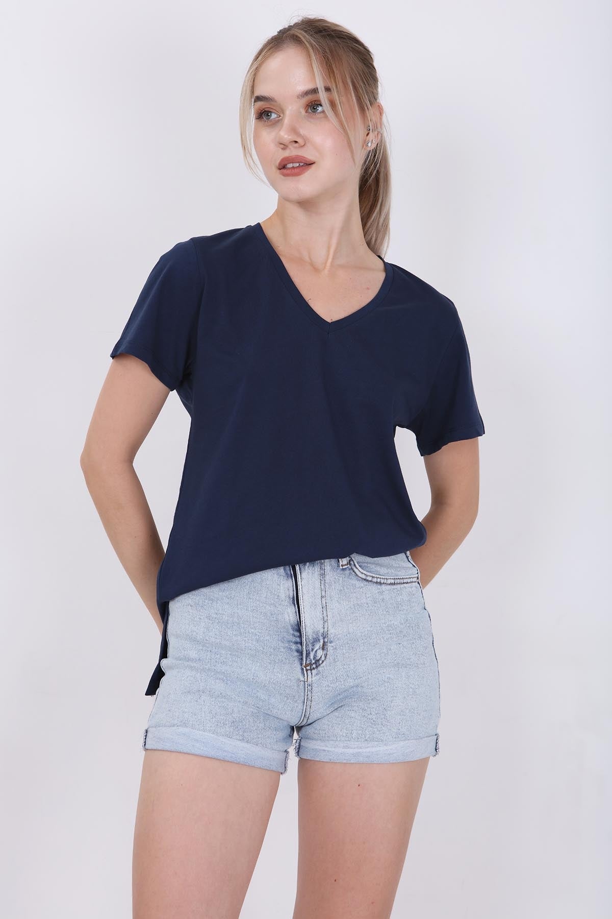 V COLLAR T-SHIRT