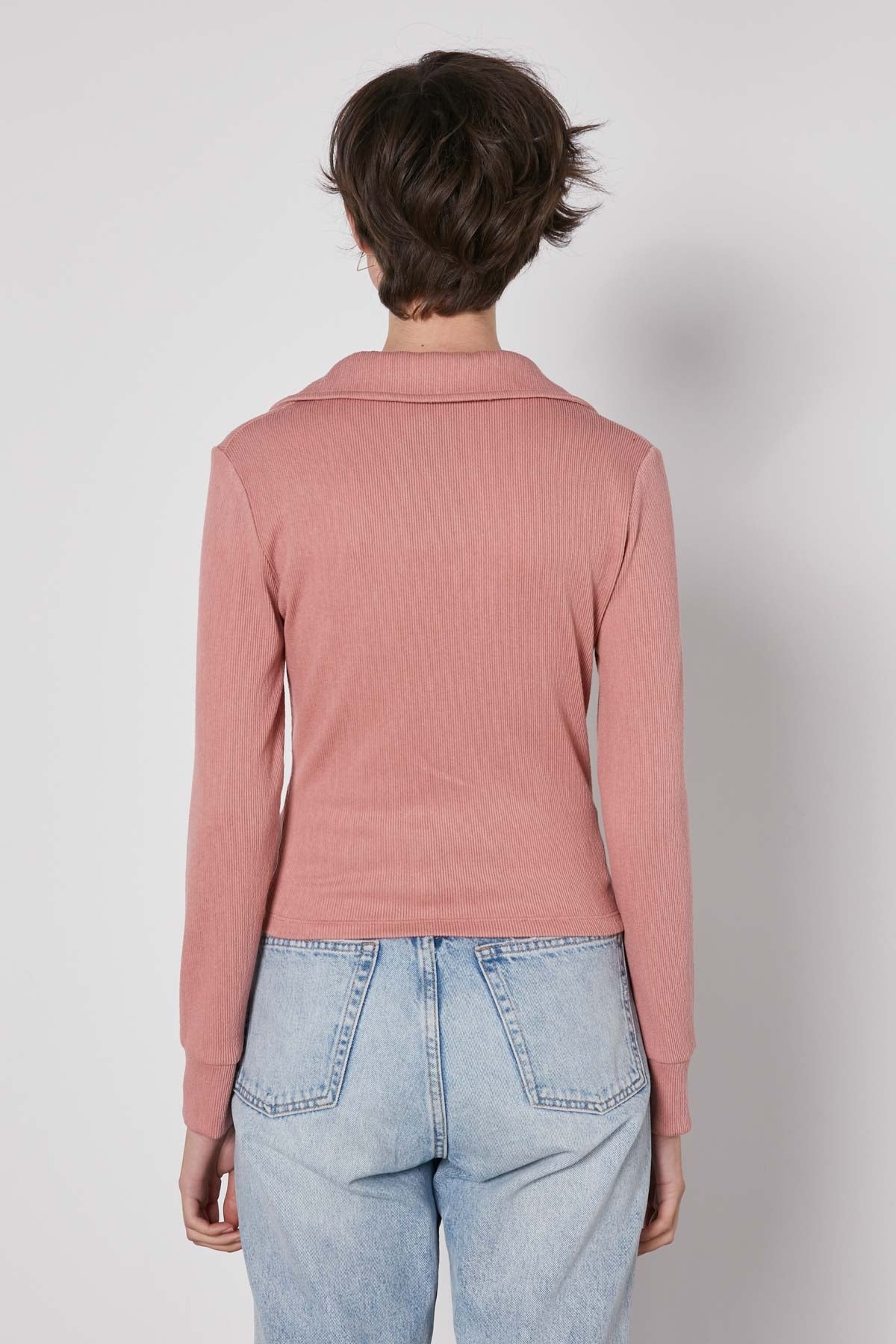 V-COLLAR FIT KNITTED BLOUSE