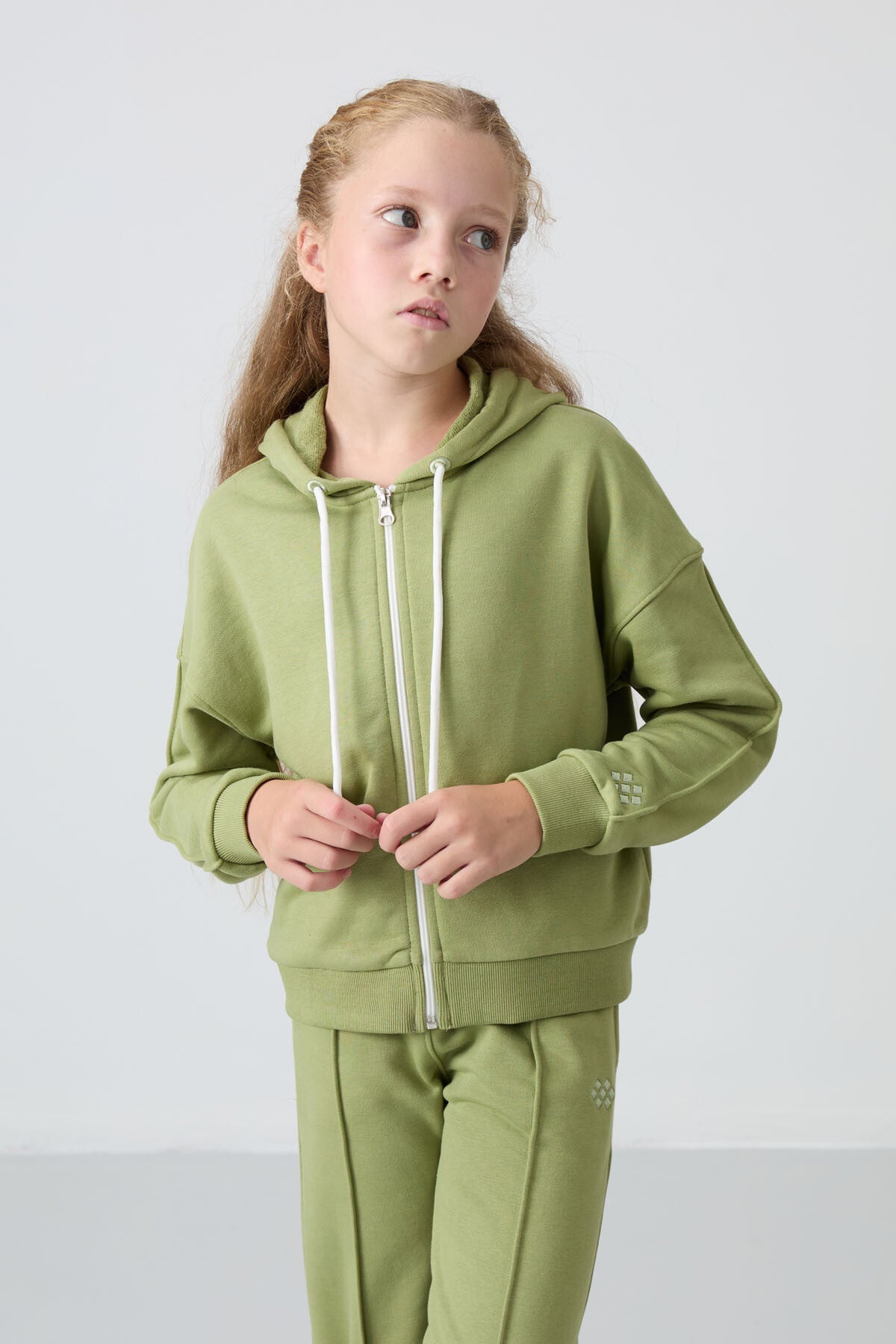 Oil Green Cotton Lined Fleece Soft Textured Standard Fit Embroidered Girls' Tracksuit Set - 75161