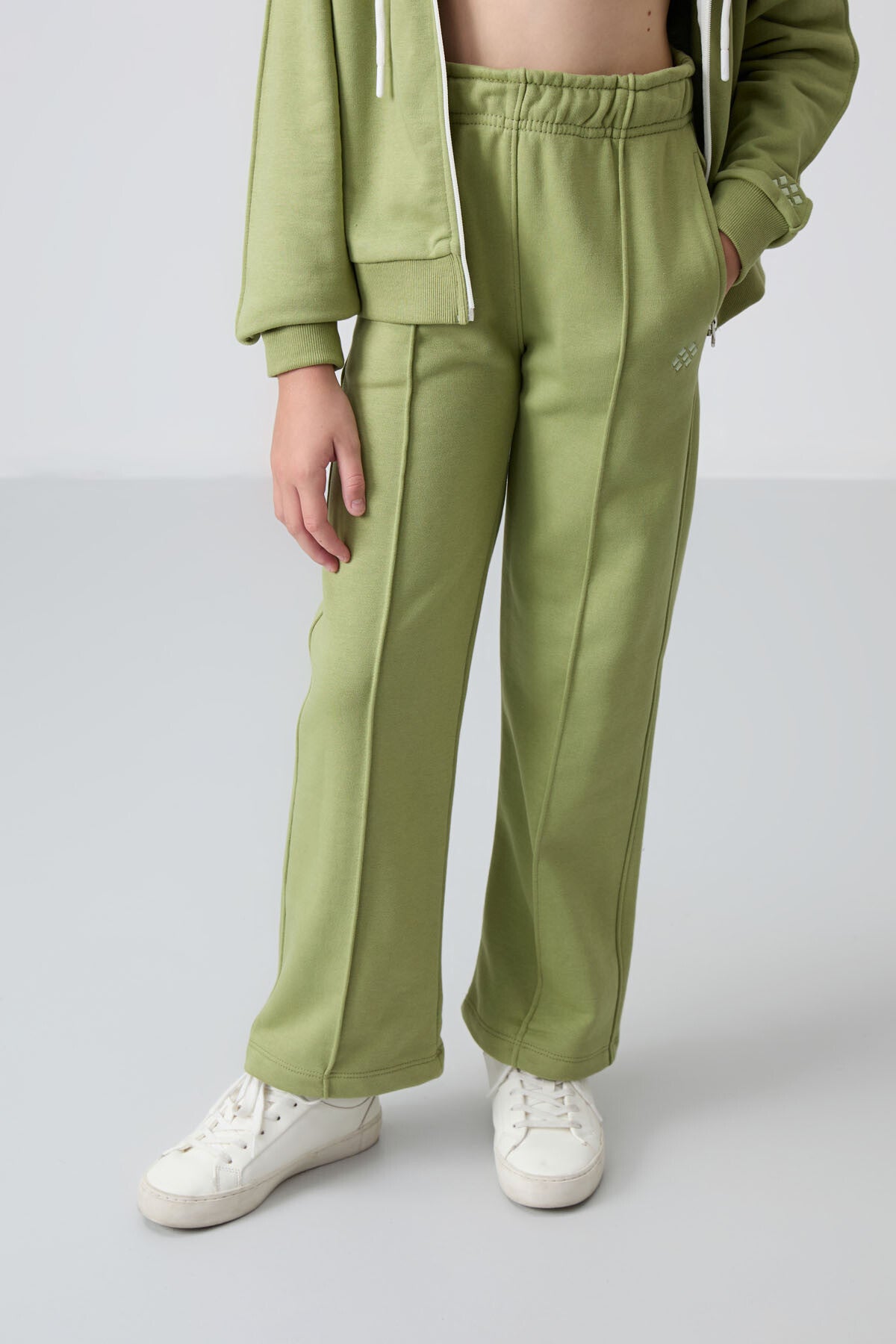 Oil Green Cotton Lined Fleece Soft Textured Standard Fit Embroidered Girls' Tracksuit Set - 75161