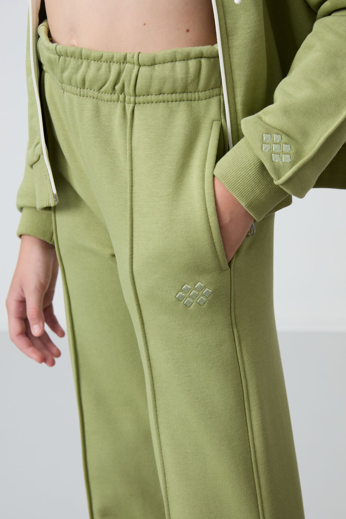 Oil Green Cotton Lined Fleece Soft Textured Standard Fit Embroidered Girls' Tracksuit Set - 75161