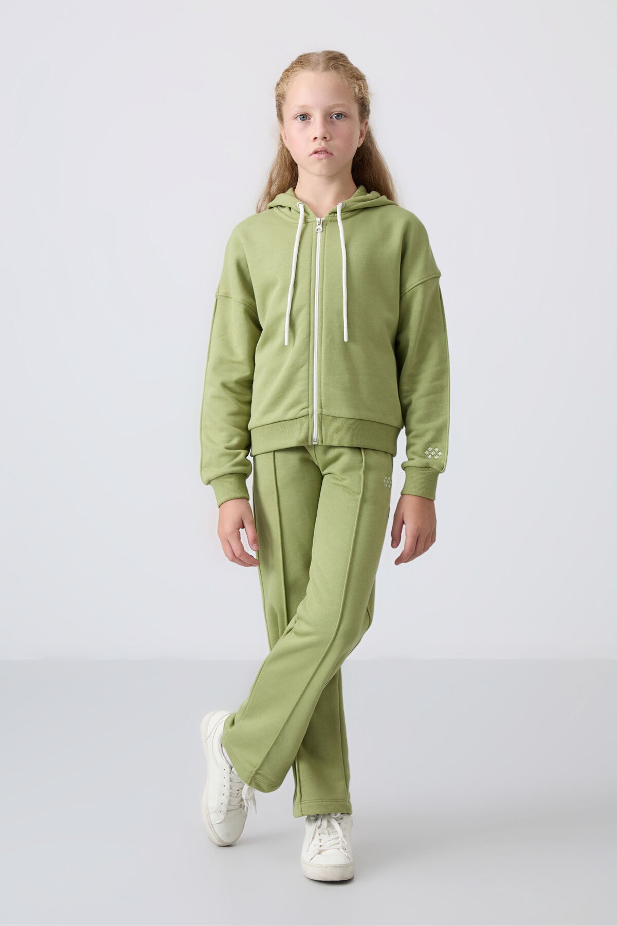 Oil Green Cotton Lined Fleece Soft Textured Standard Fit Embroidered Girls' Tracksuit Set - 75161